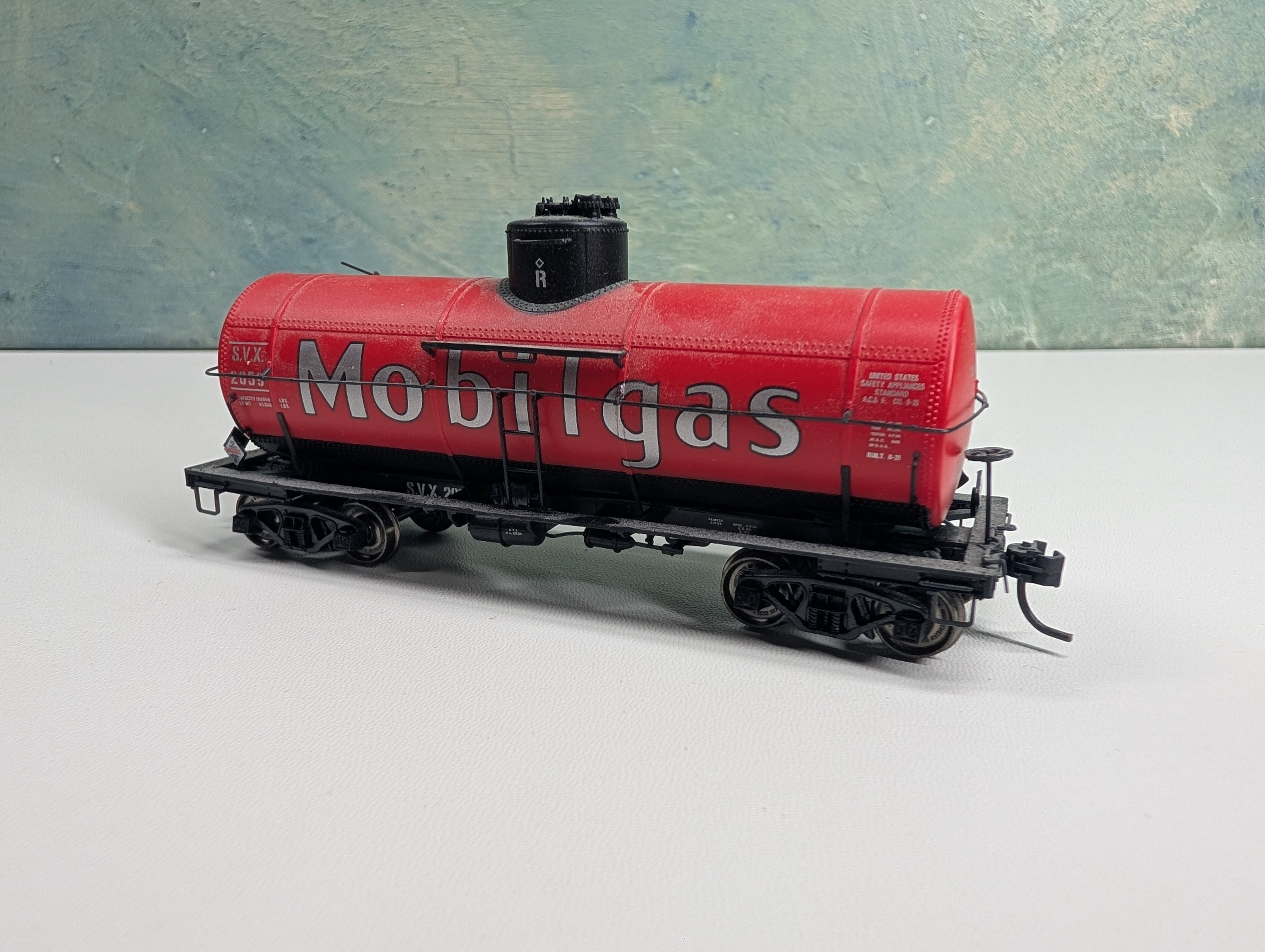 USED Life-Like HO Scale Single Dome Tank Car Mobilgas SVX #2059 Proto 2000, Metal Wheels