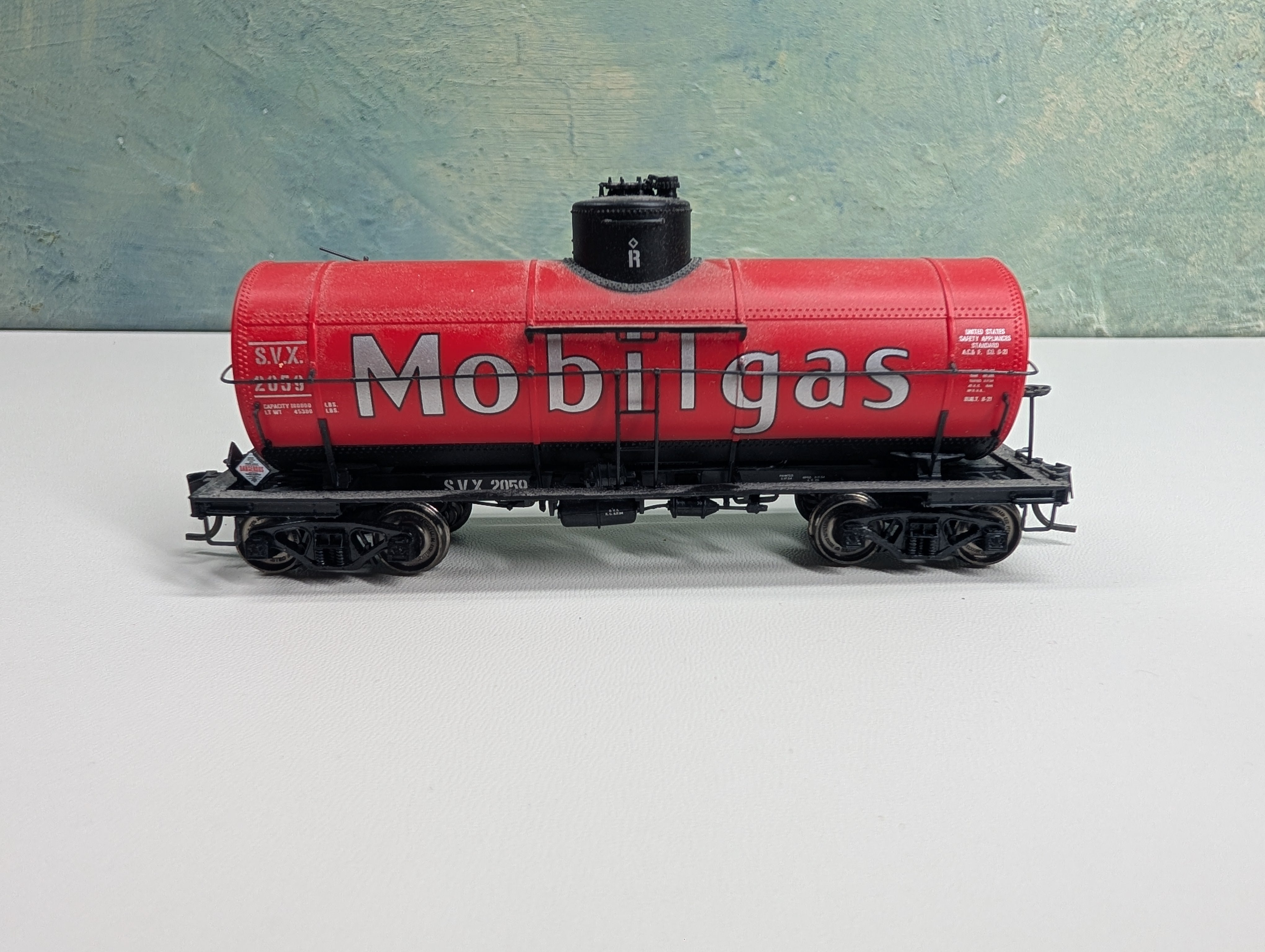 USED Life-Like HO Scale Single Dome Tank Car Mobilgas SVX #2059 Proto 2000, Metal Wheels