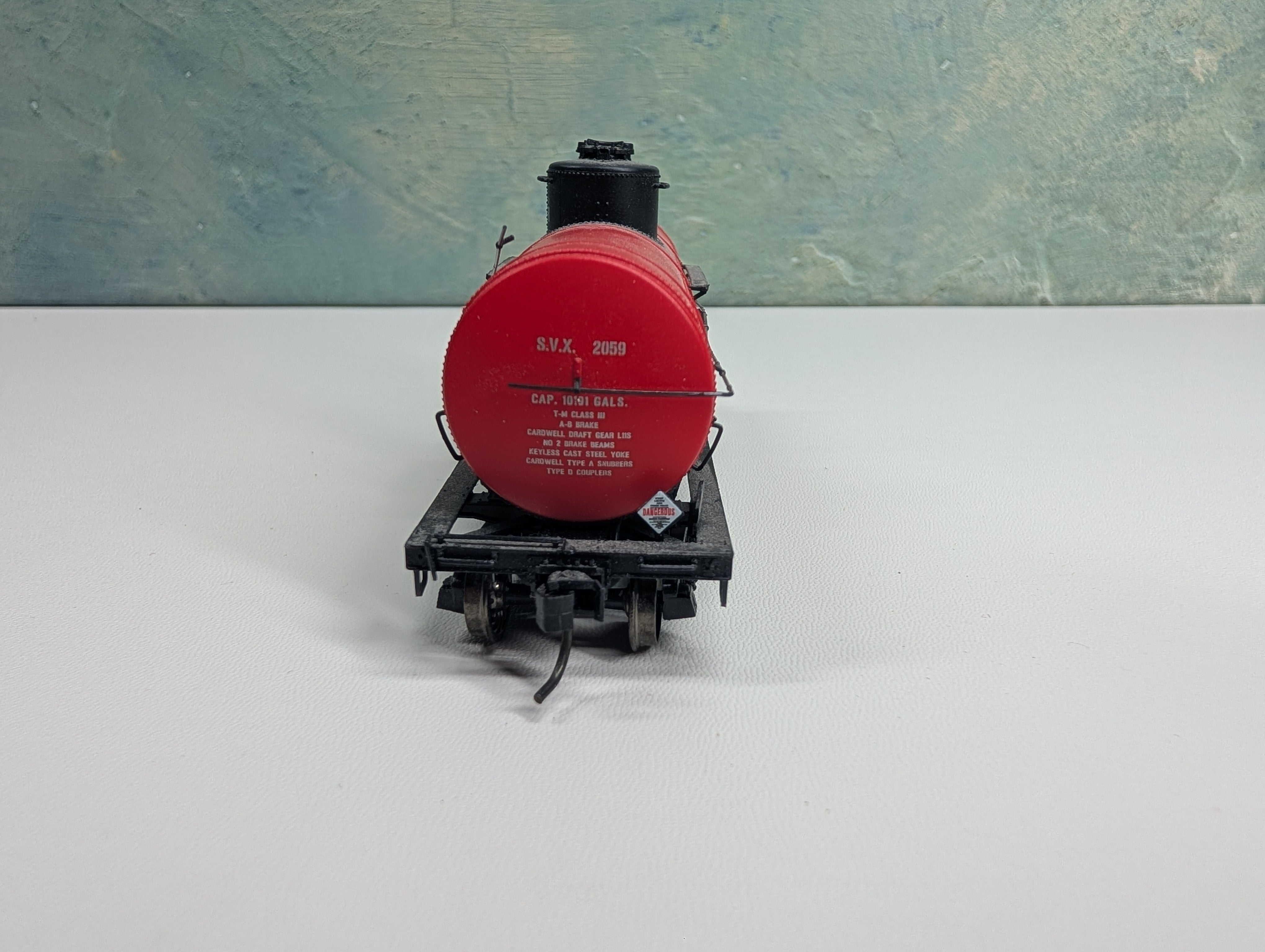 USED Life-Like HO Scale Single Dome Tank Car Mobilgas SVX #2059 Proto 2000, Metal Wheels