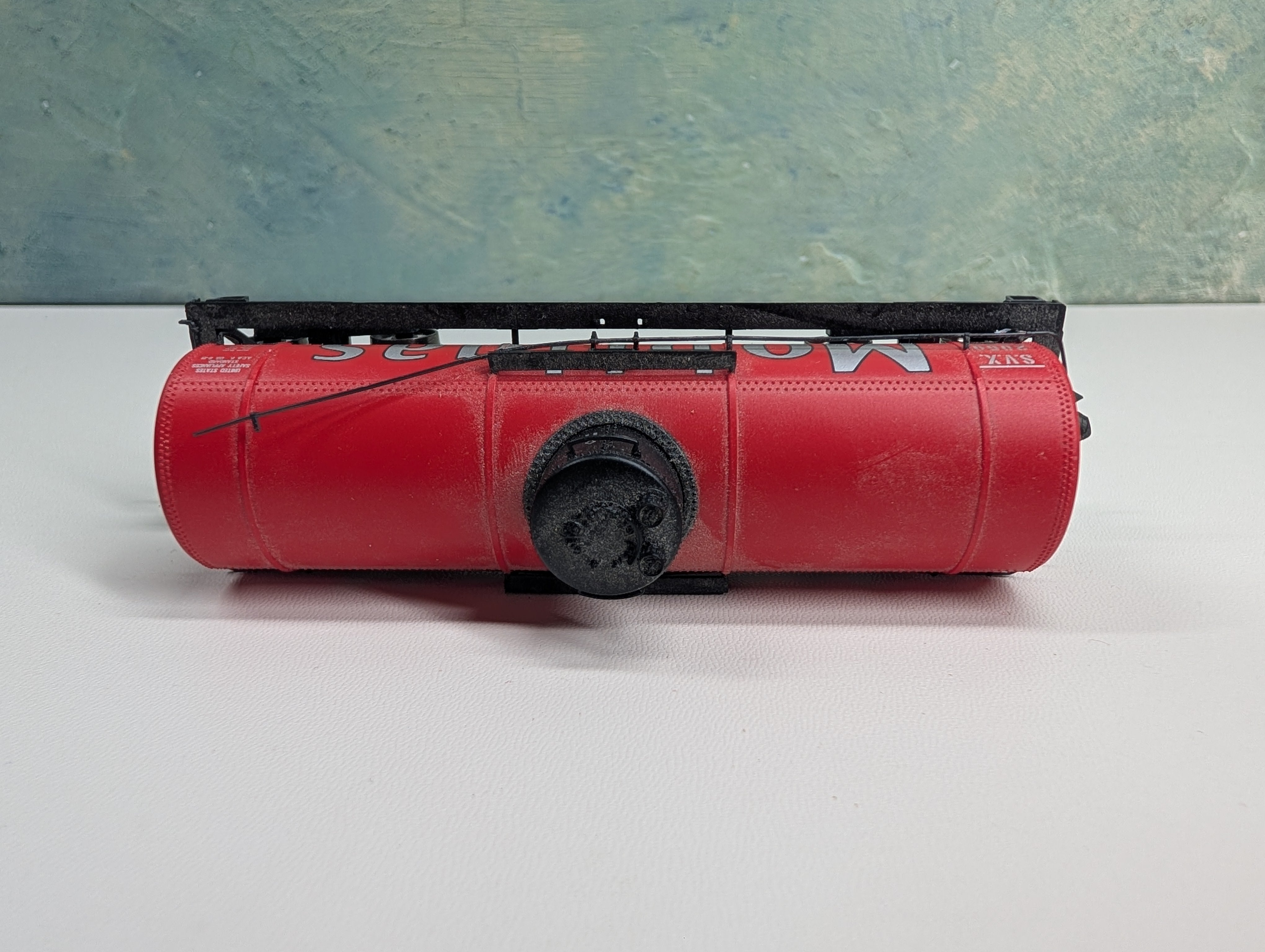 USED Life-Like HO Scale Single Dome Tank Car Mobilgas SVX #2059 Proto 2000, Metal Wheels