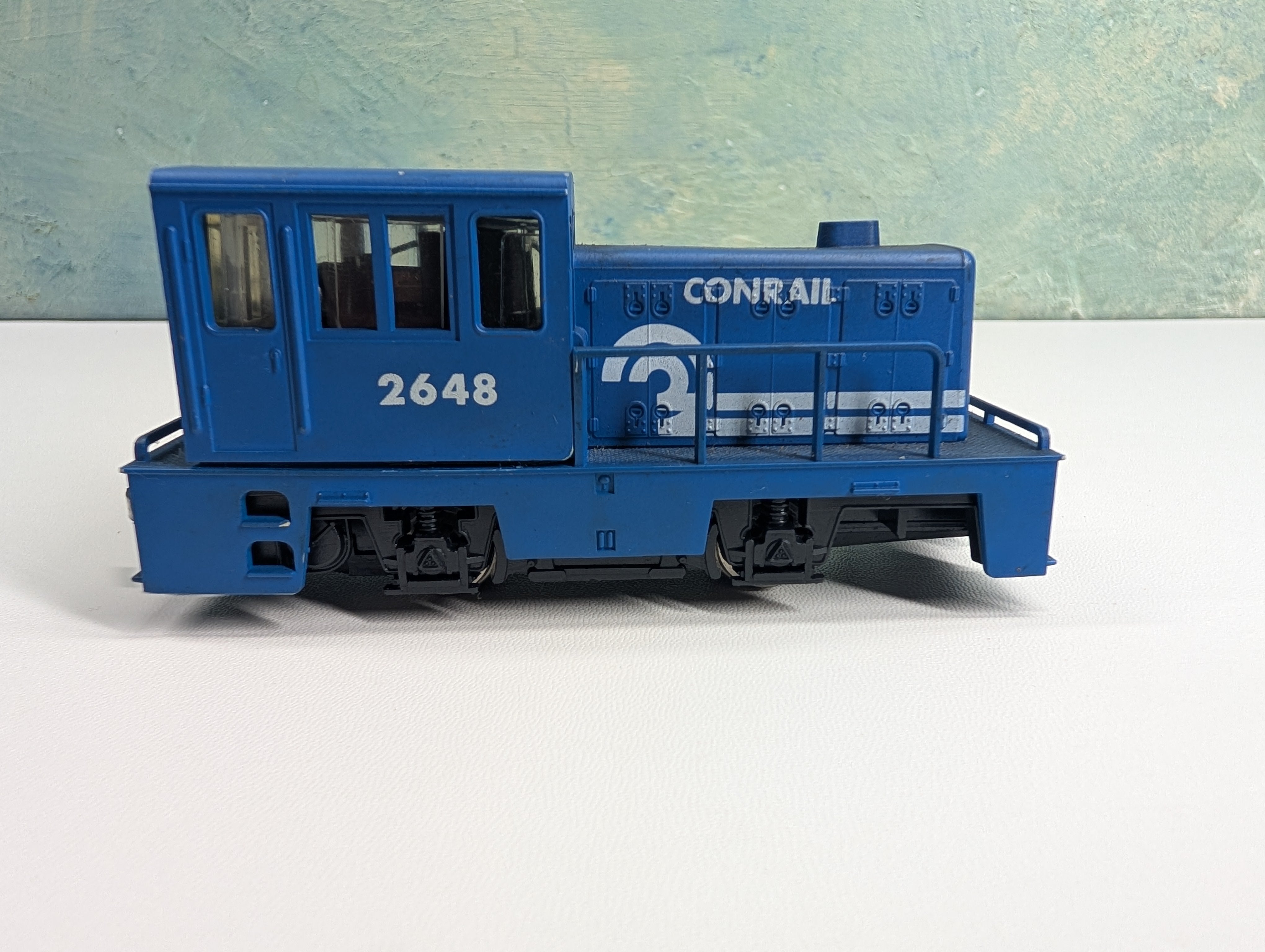 USED AHM HO Scale GE 35 Ton Switcher Locomotive Conrail #2648 Tested DC