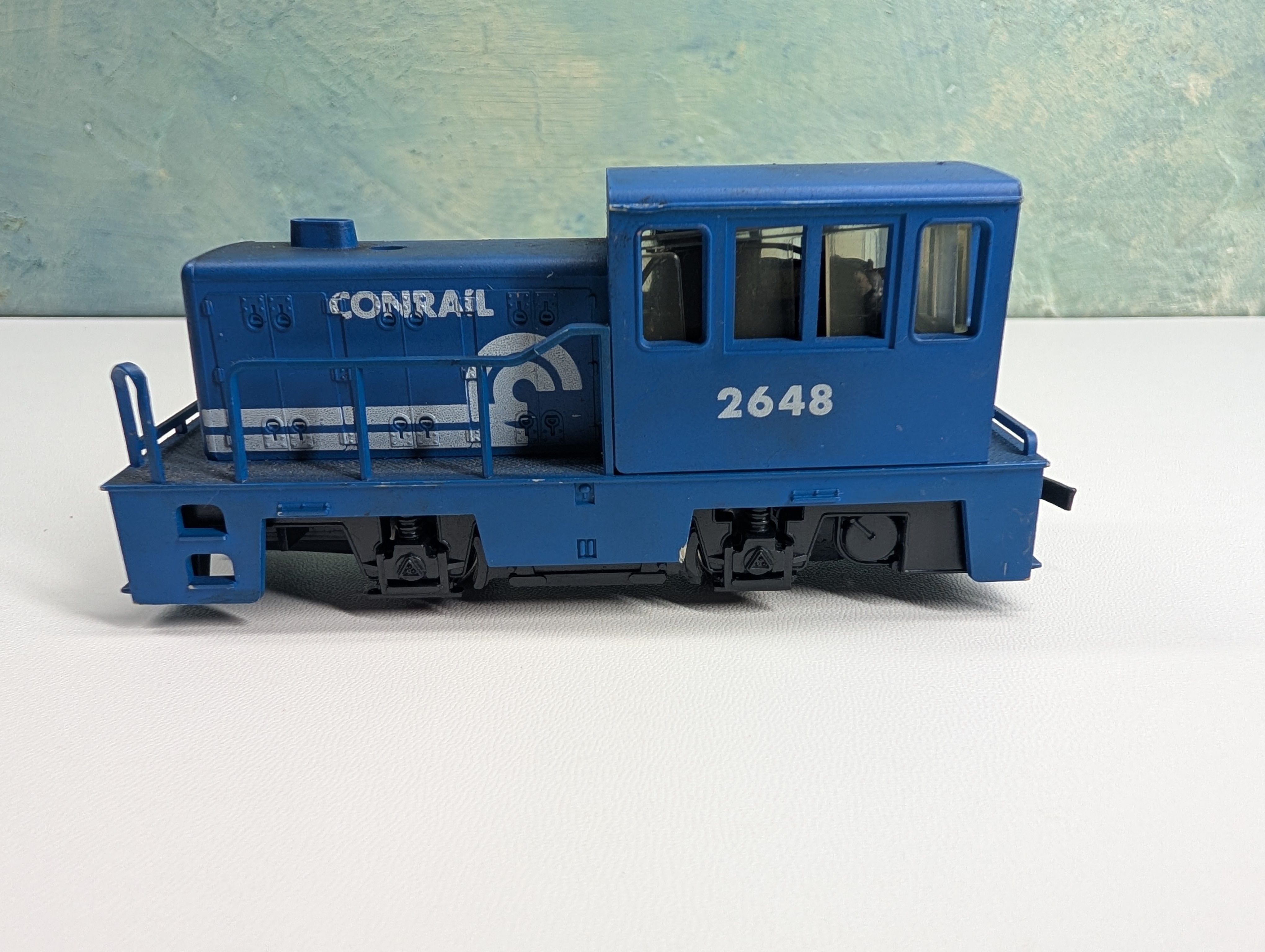 USED AHM HO Scale GE 35 Ton Switcher Locomotive Conrail #2648 Tested DC