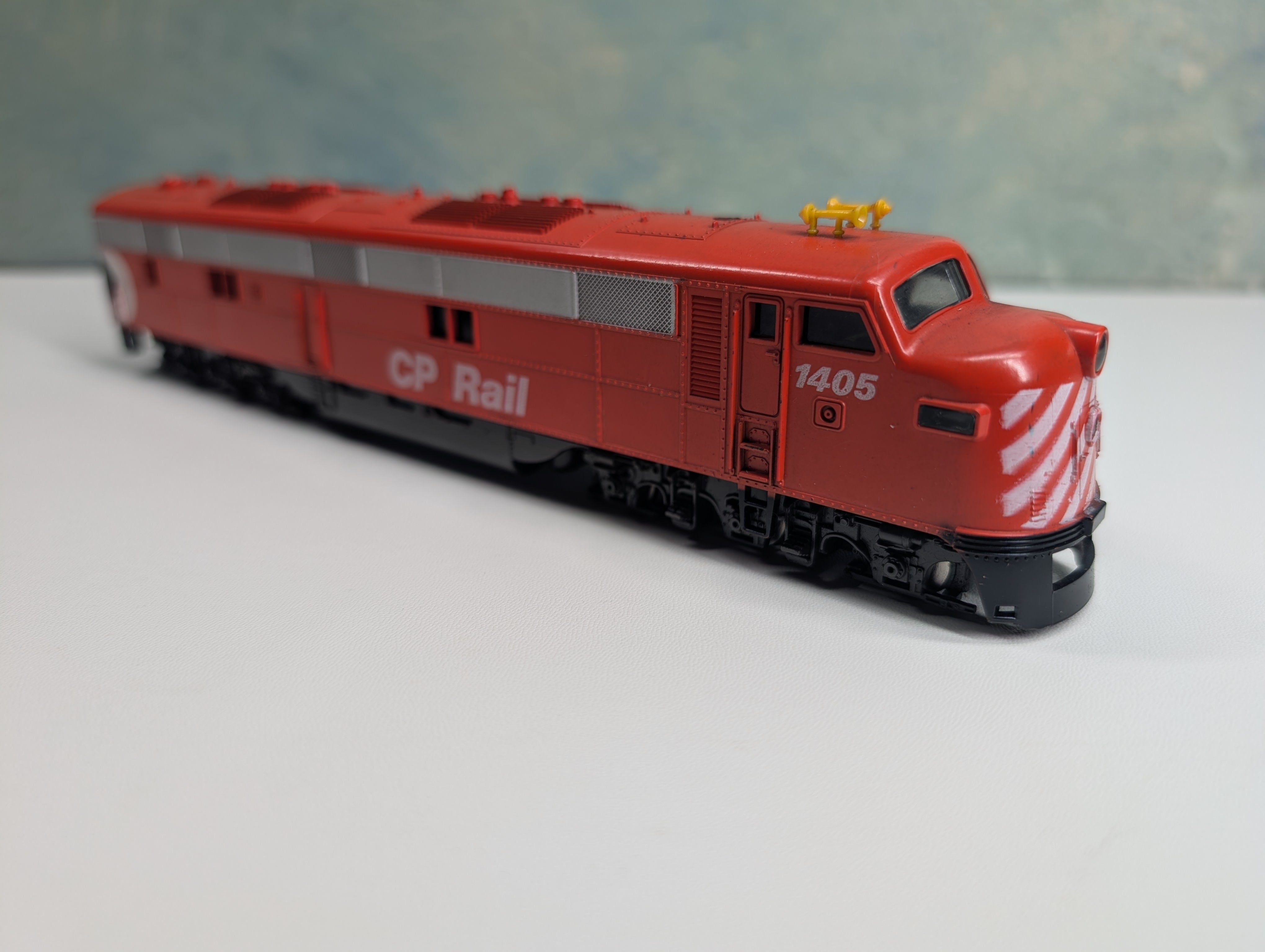USED Model Power HO Scale EMD E7 Diesel Locomotive CP Rail #1405 Tested DC