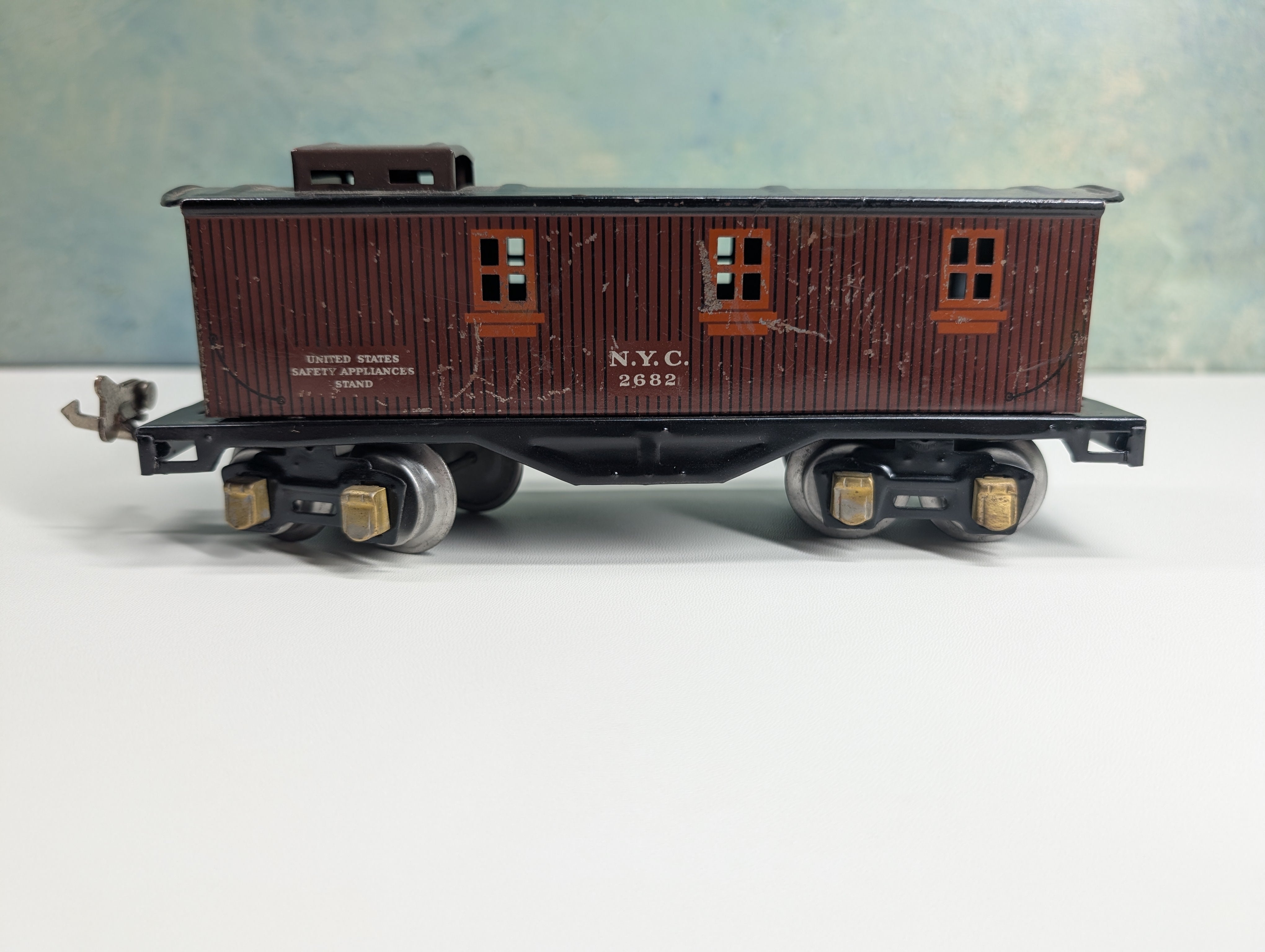 USED Lionel O Tin Pre-War Caboose New York Central NYC #2682 US Safety Applicanes Stand