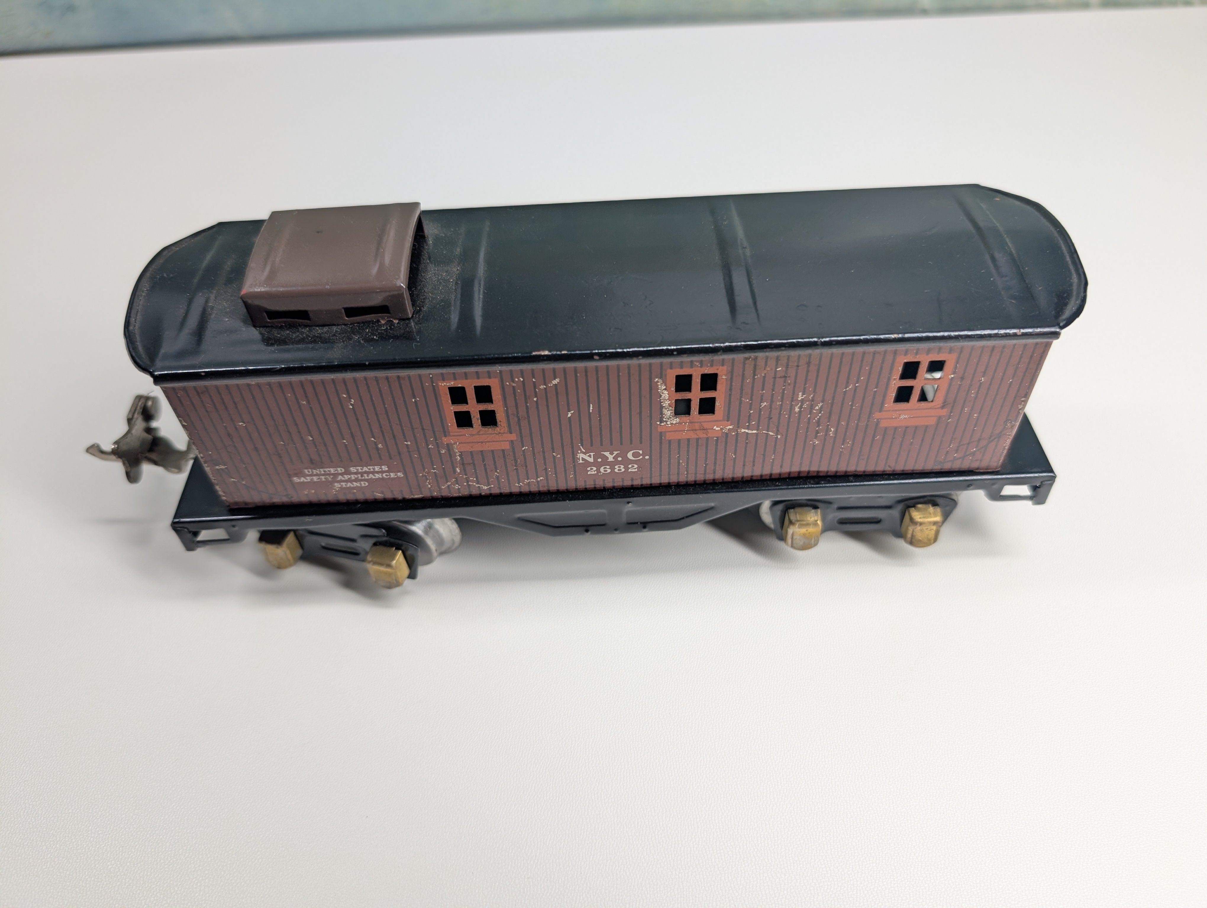 USED Lionel O Tin Pre-War Caboose New York Central NYC #2682 US Safety Applicanes Stand