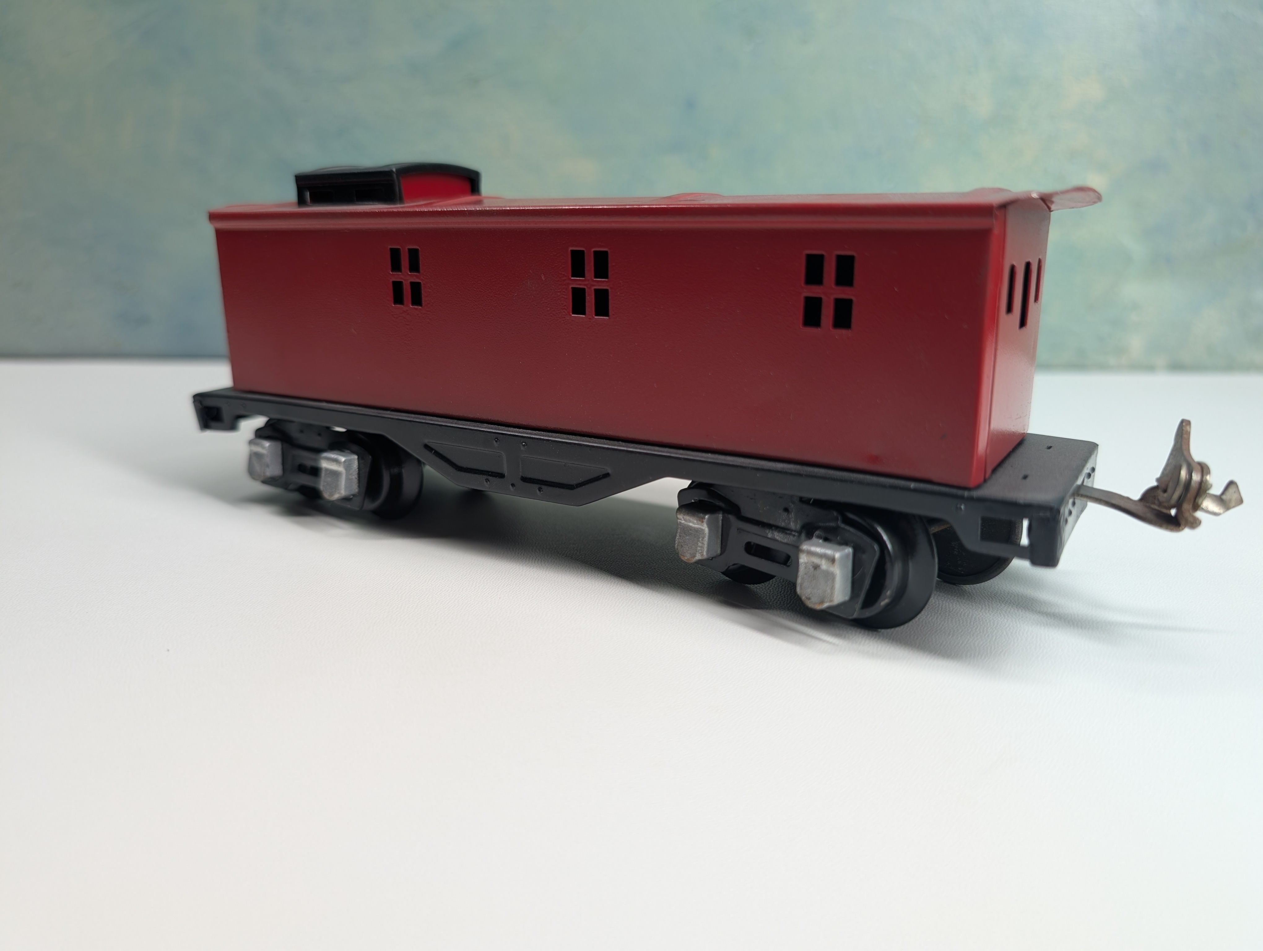 USED Lionel O Tin Pre-War Caboose Red Unlettered