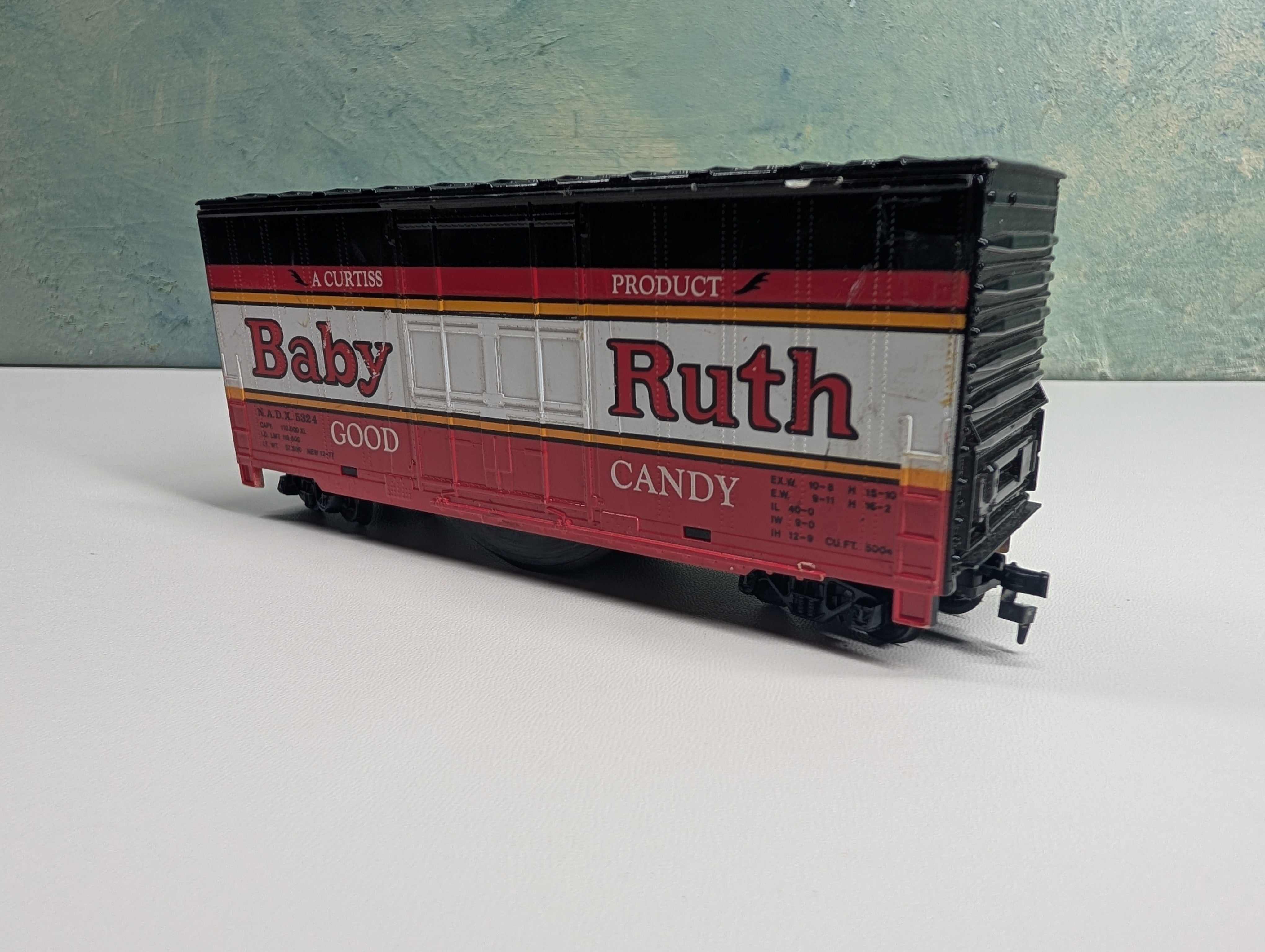 USED HO Scale HI-Cube Box Car w/ Rattle Baby Ruth NADX #5324