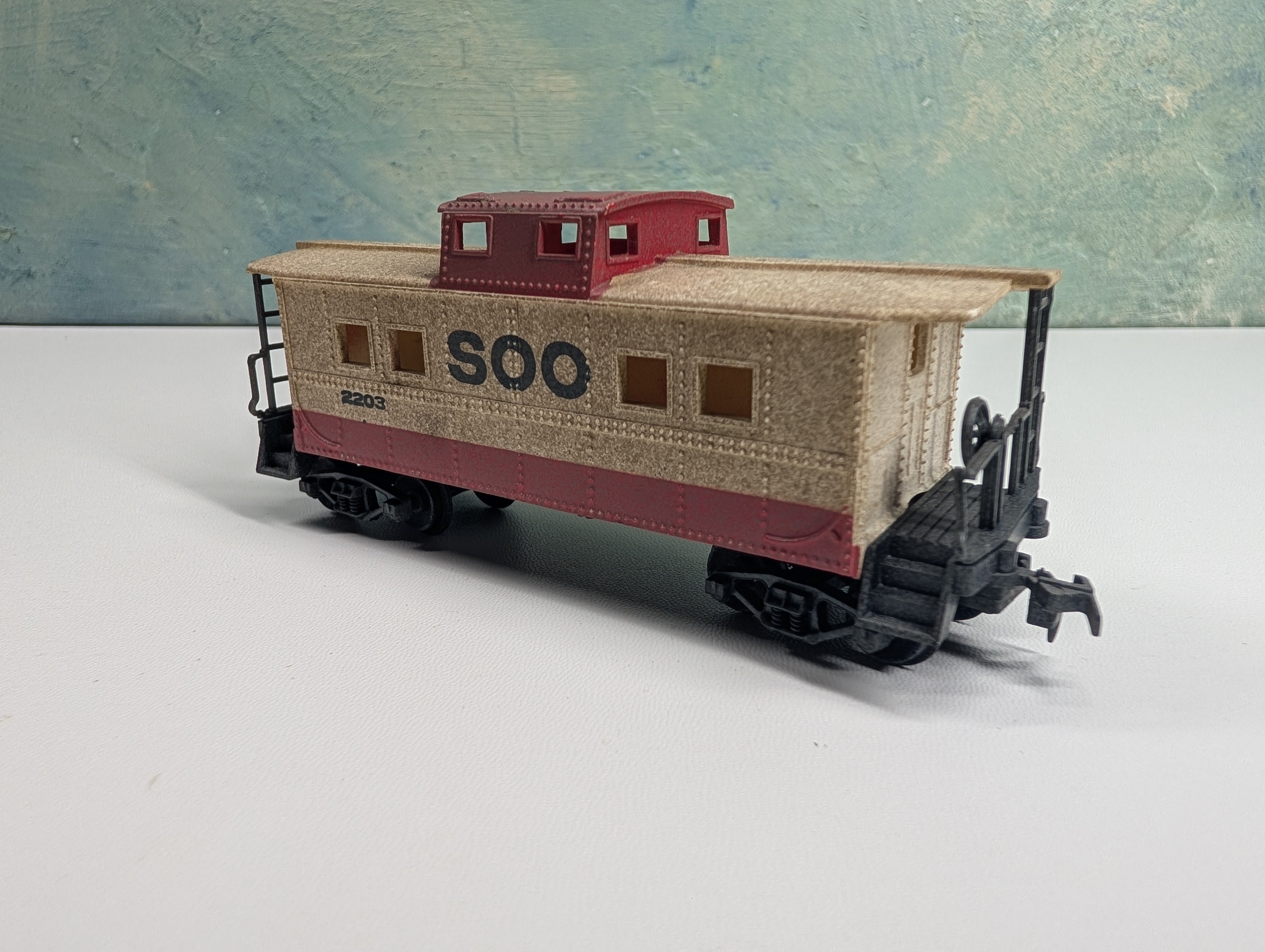 USED HO Scale Weathered Caboose SOO #2203