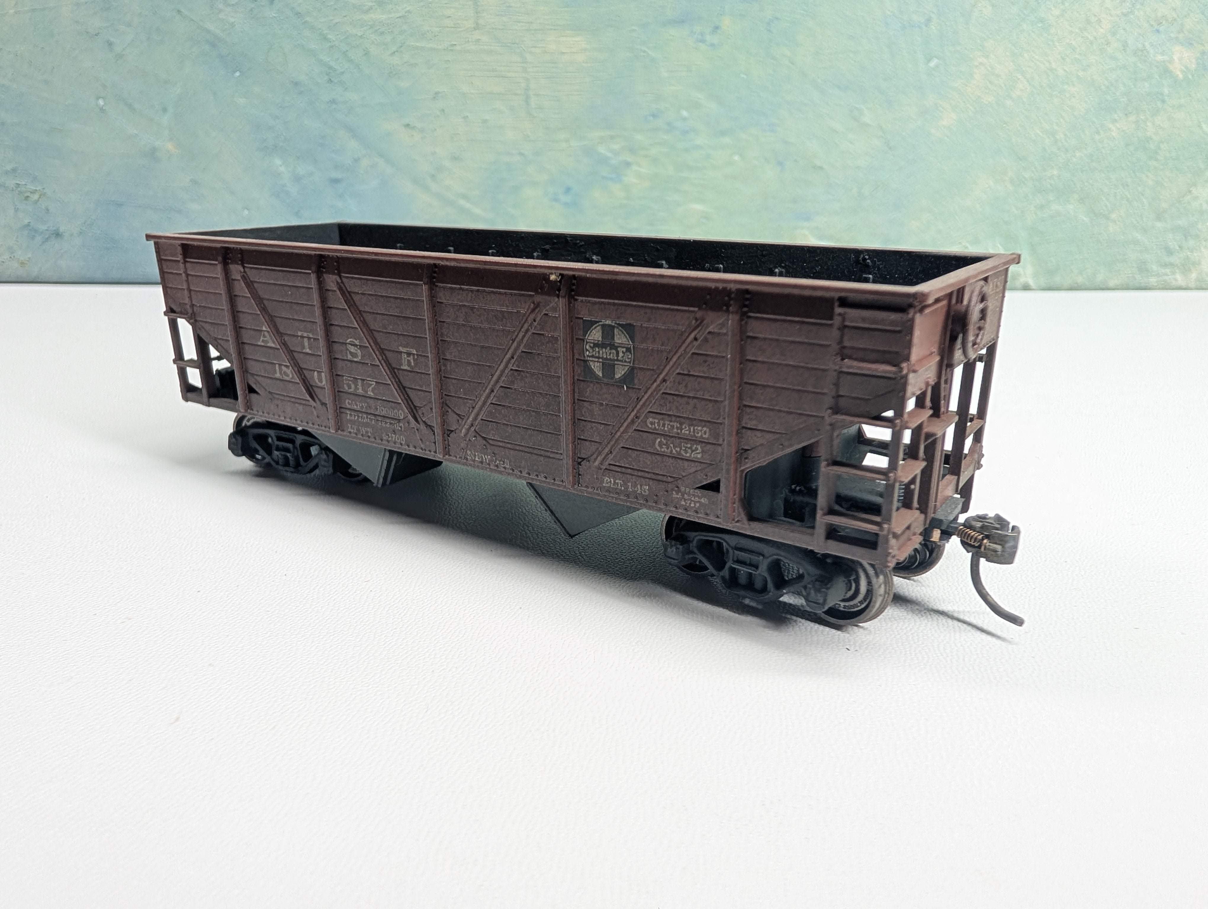 USED Athearn HO Scale 2 Bay Hopper with Coal Load Santa Fe ATSF #180517 Weathered, Metal Wheels
