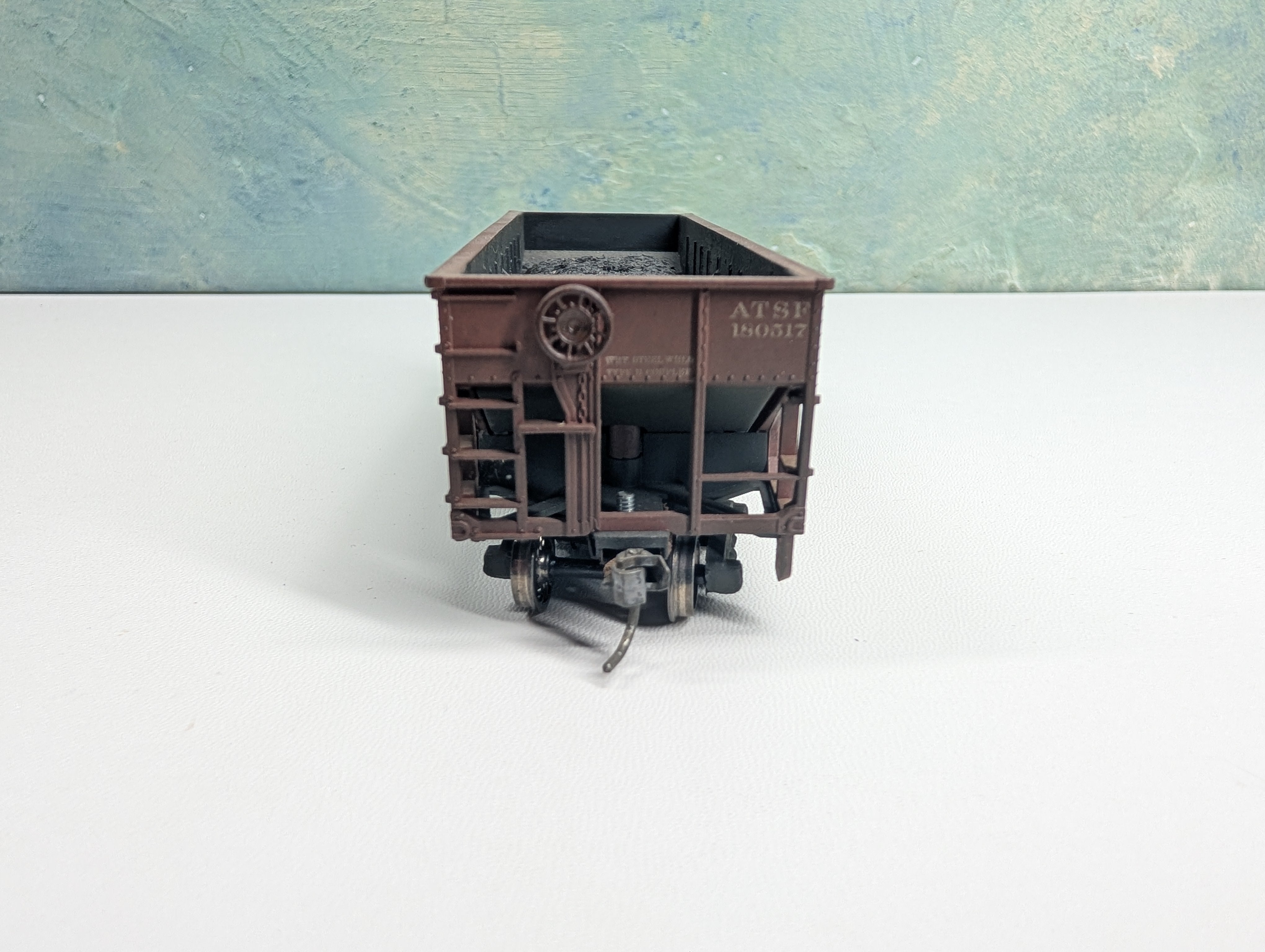 USED Athearn HO Scale 2 Bay Hopper with Coal Load Santa Fe ATSF #180517 Weathered, Metal Wheels