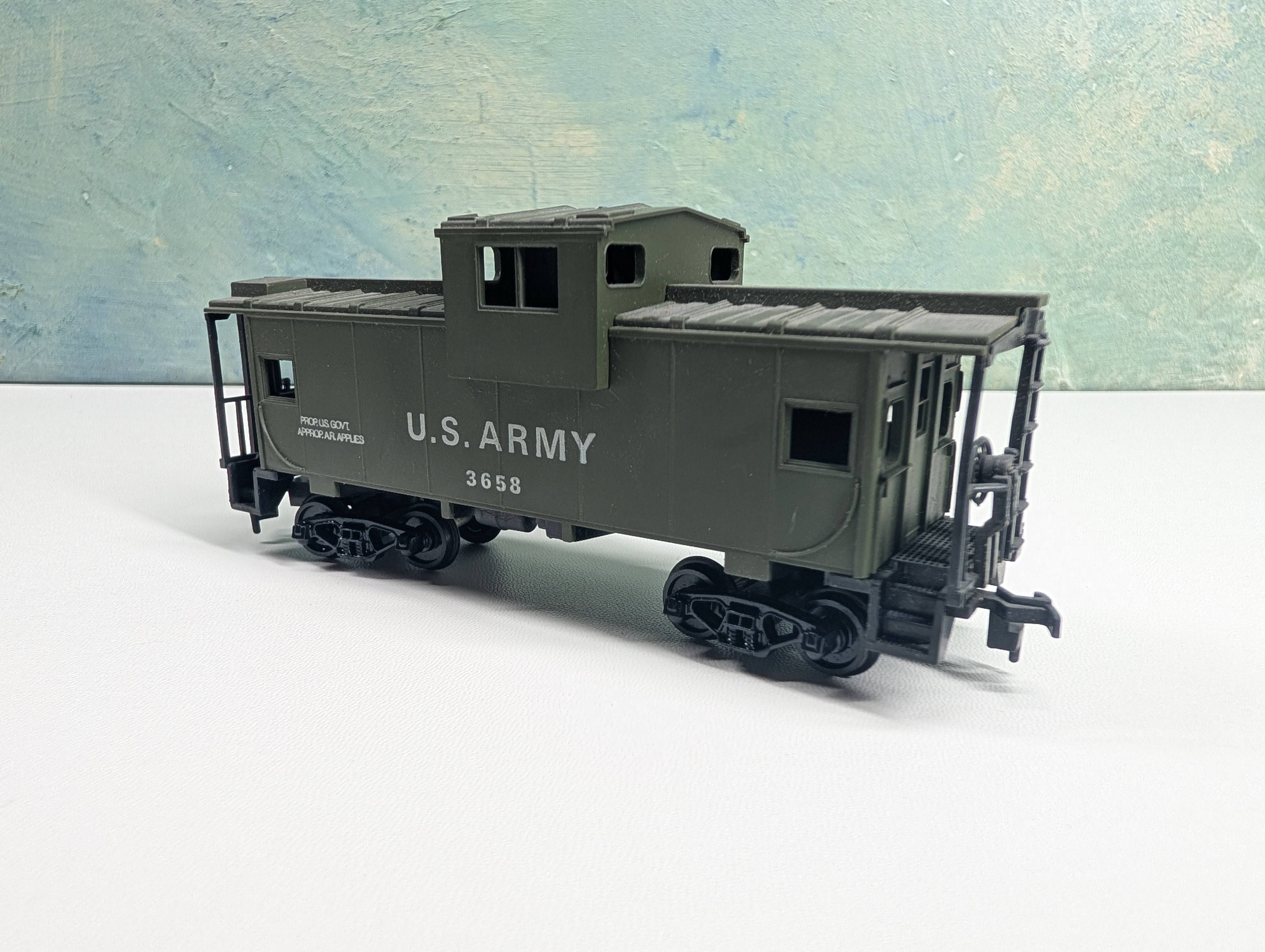 USED Cox HO Scale US Army Caboose #3658