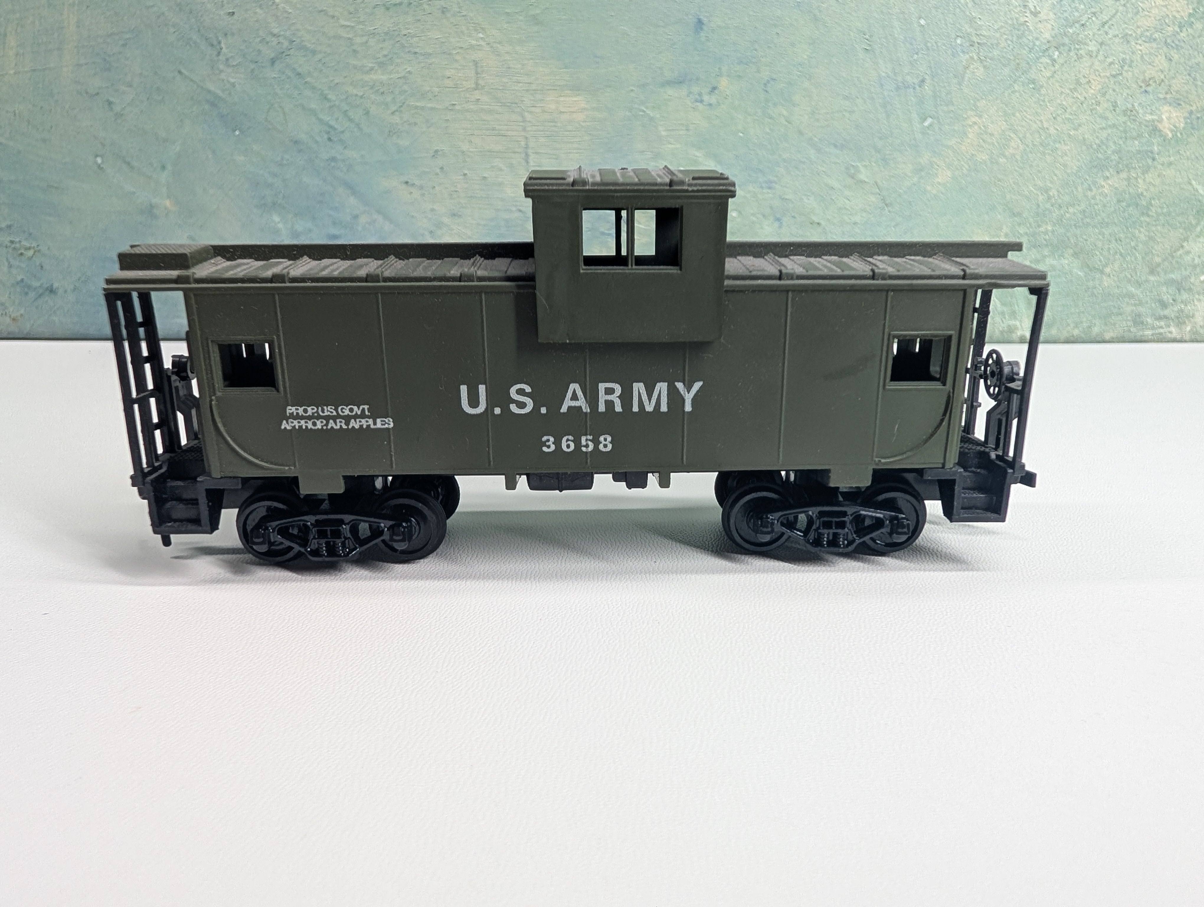 USED Cox HO Scale US Army Caboose #3658