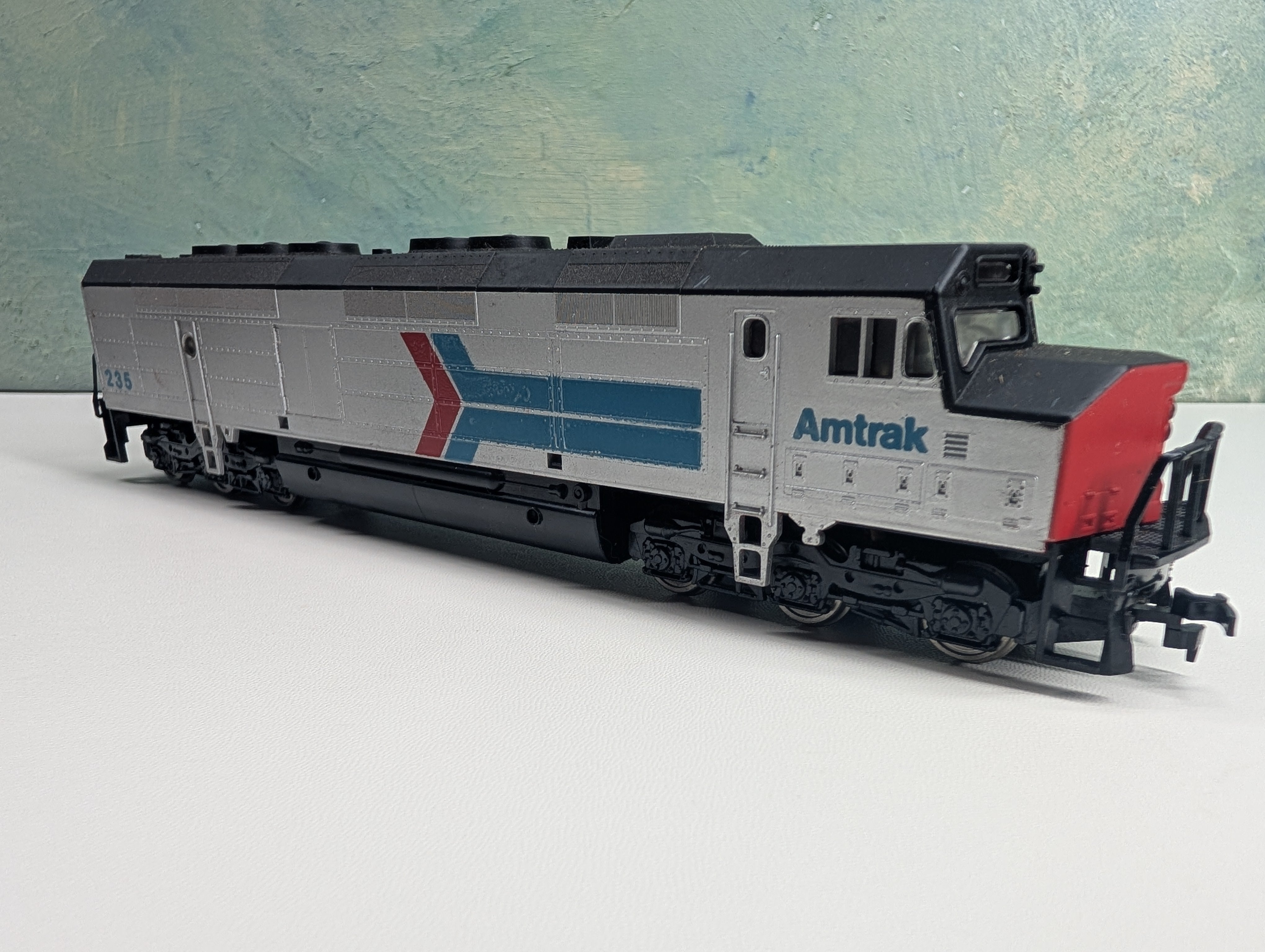 USED AHM HO Scale FP-45 Diesel Locomotive Amtrak #235 Tested DC