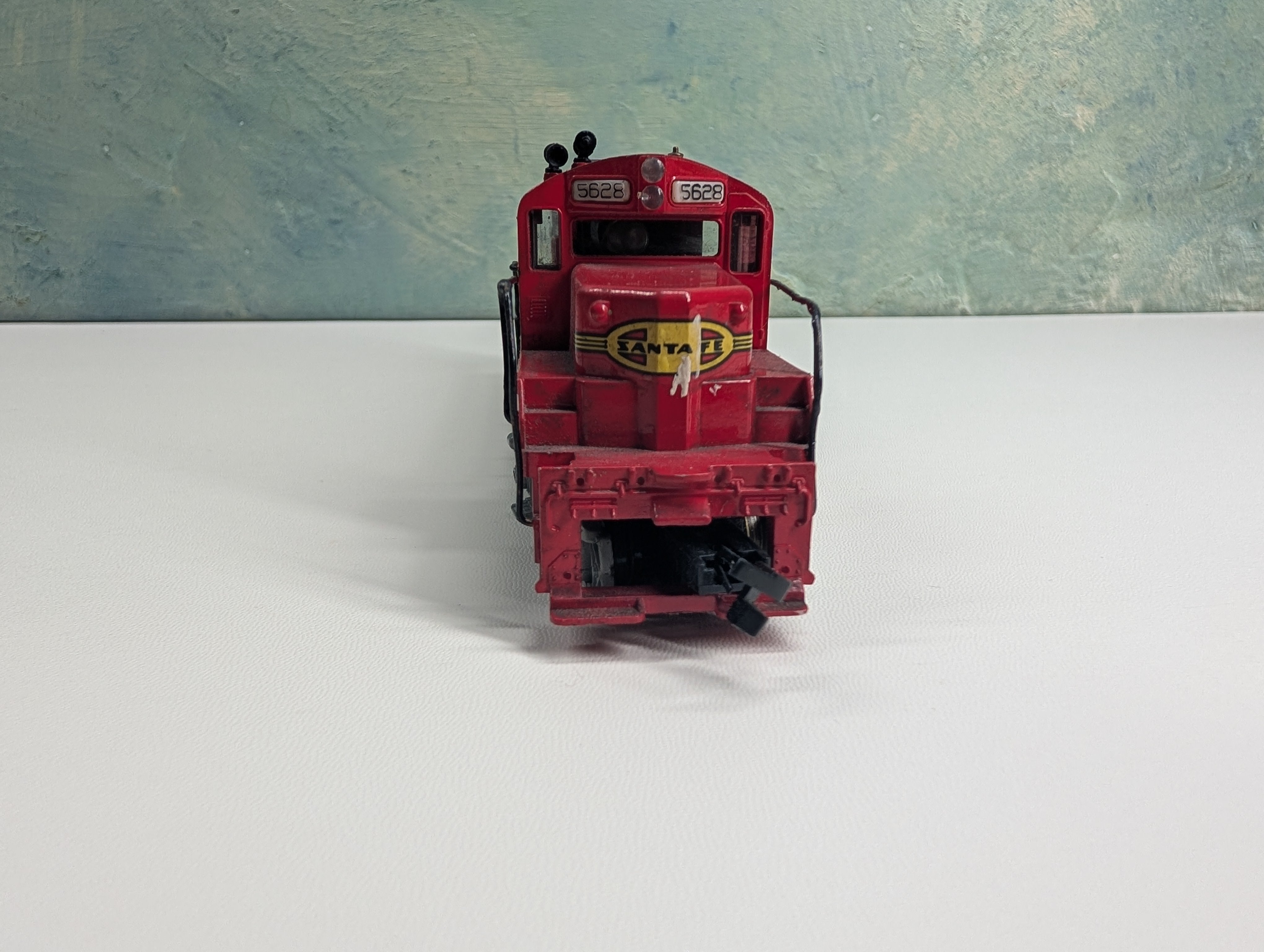USED Tyco HO Scale GP-20 Diesel Locomotive Santa Fe #5628 Tested DC