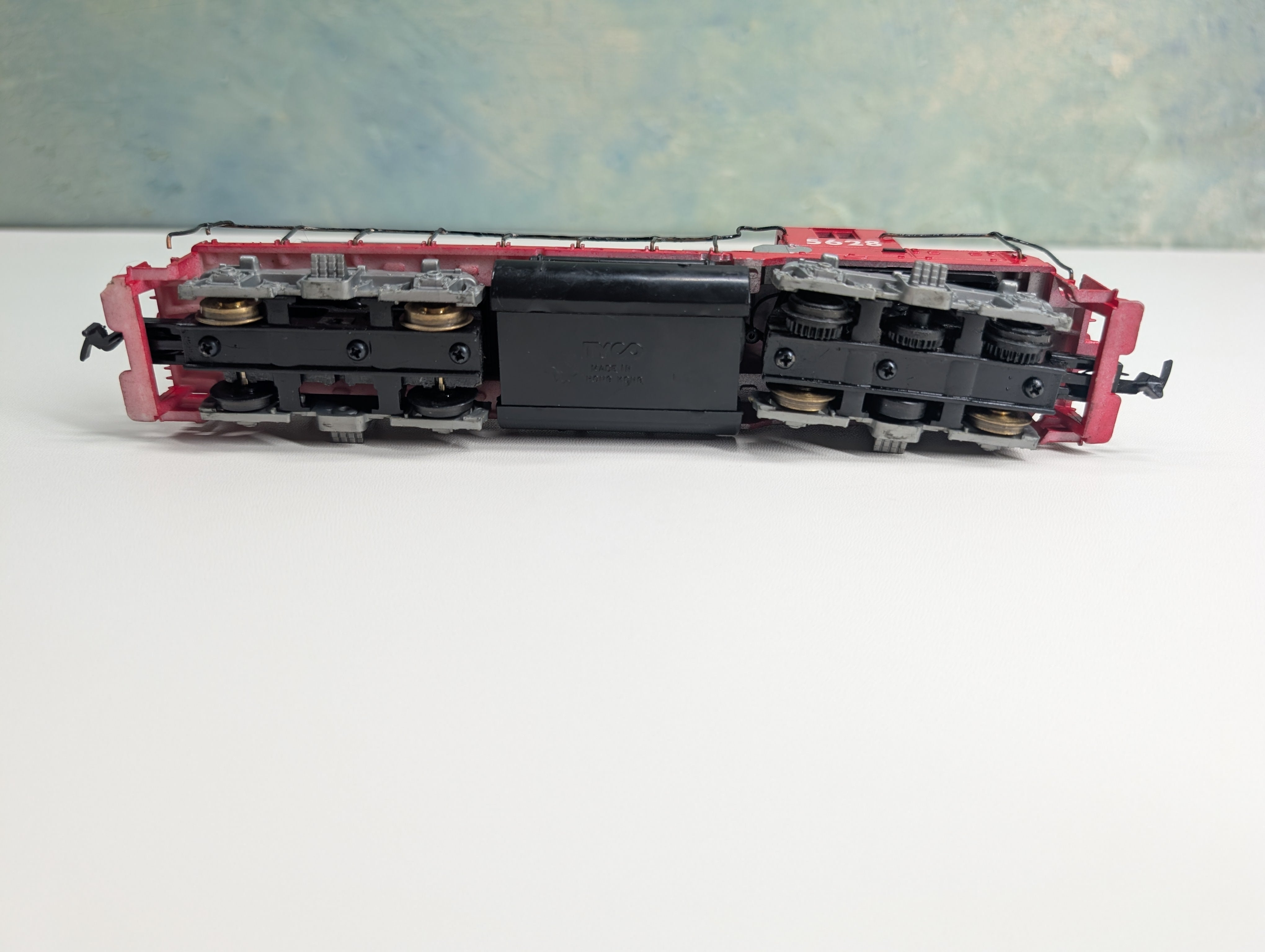 USED Tyco HO Scale GP-20 Diesel Locomotive Santa Fe #5628 Tested DC