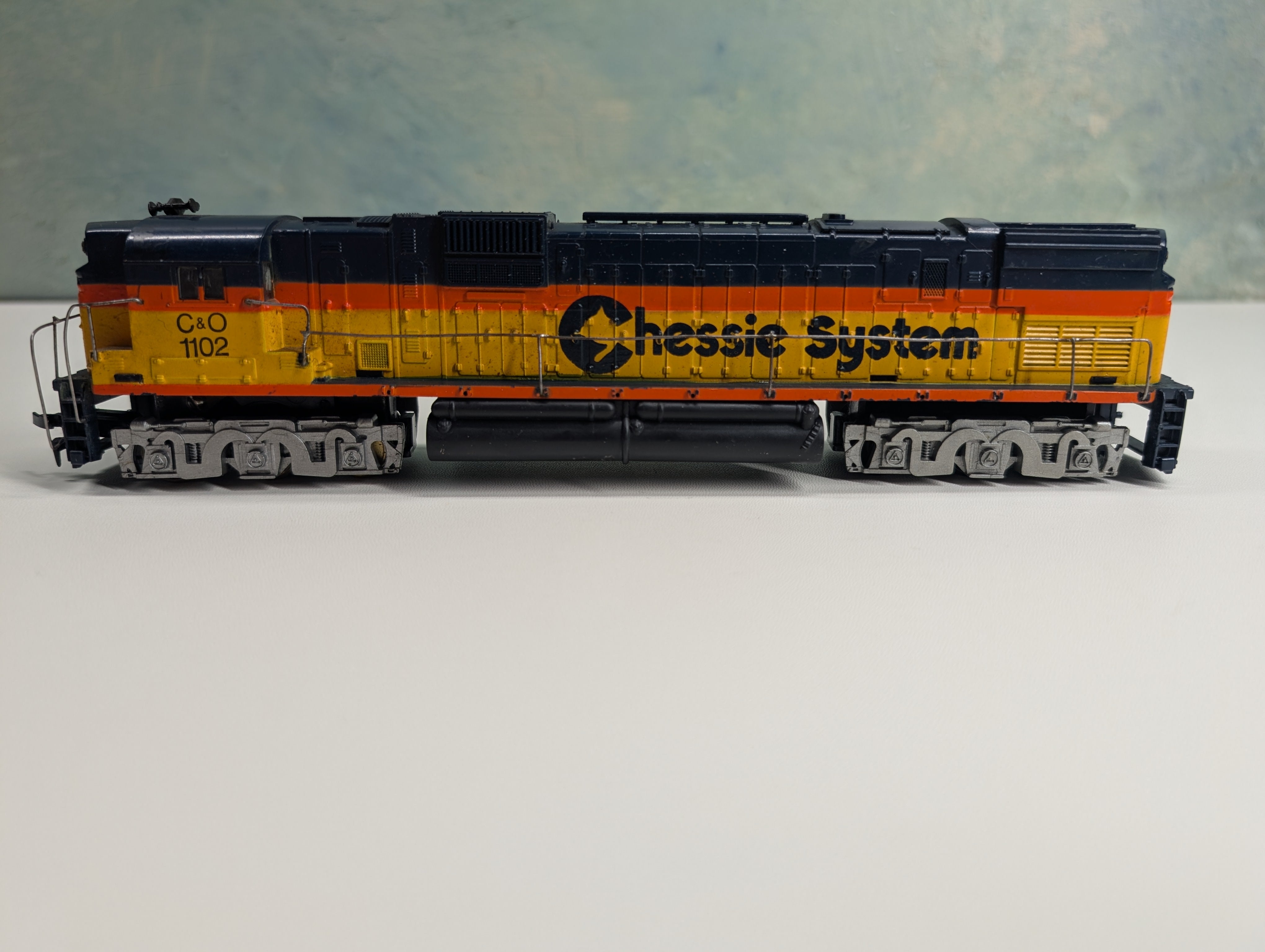USED Tyco HO Scale Alco 630 Diesel Locomotive Chessie System C&O #1102 Tested DC