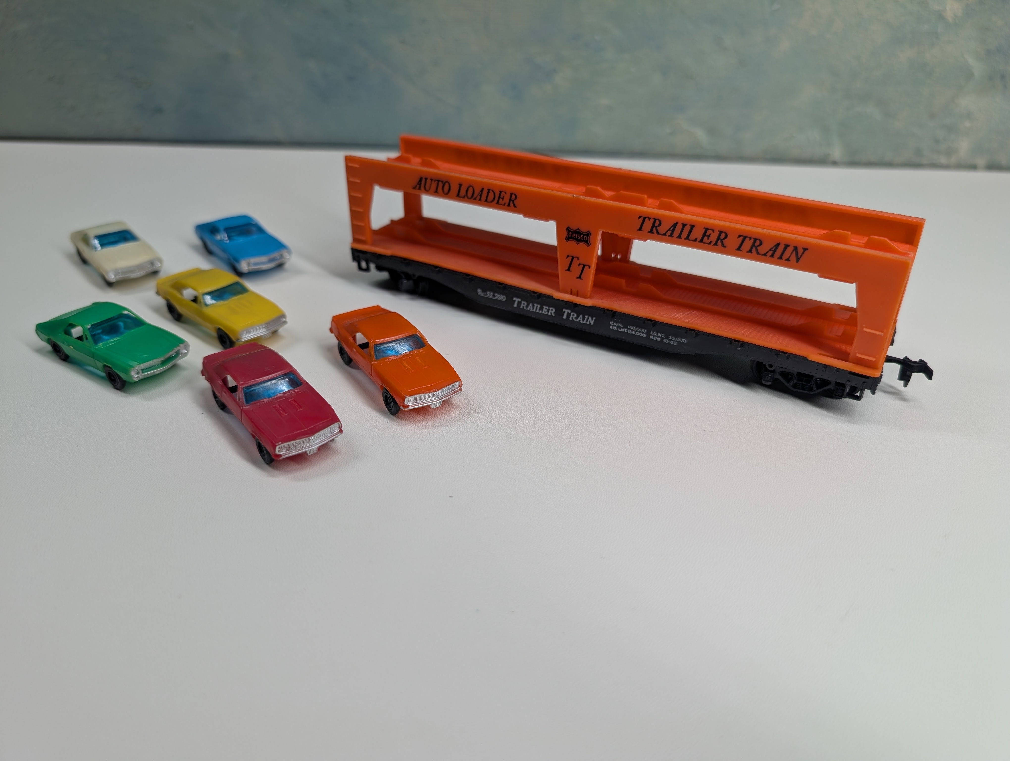 USED Tyco HO Scale Auto Loader w/ 6 Vehicles Trailer Train SLSF #2530