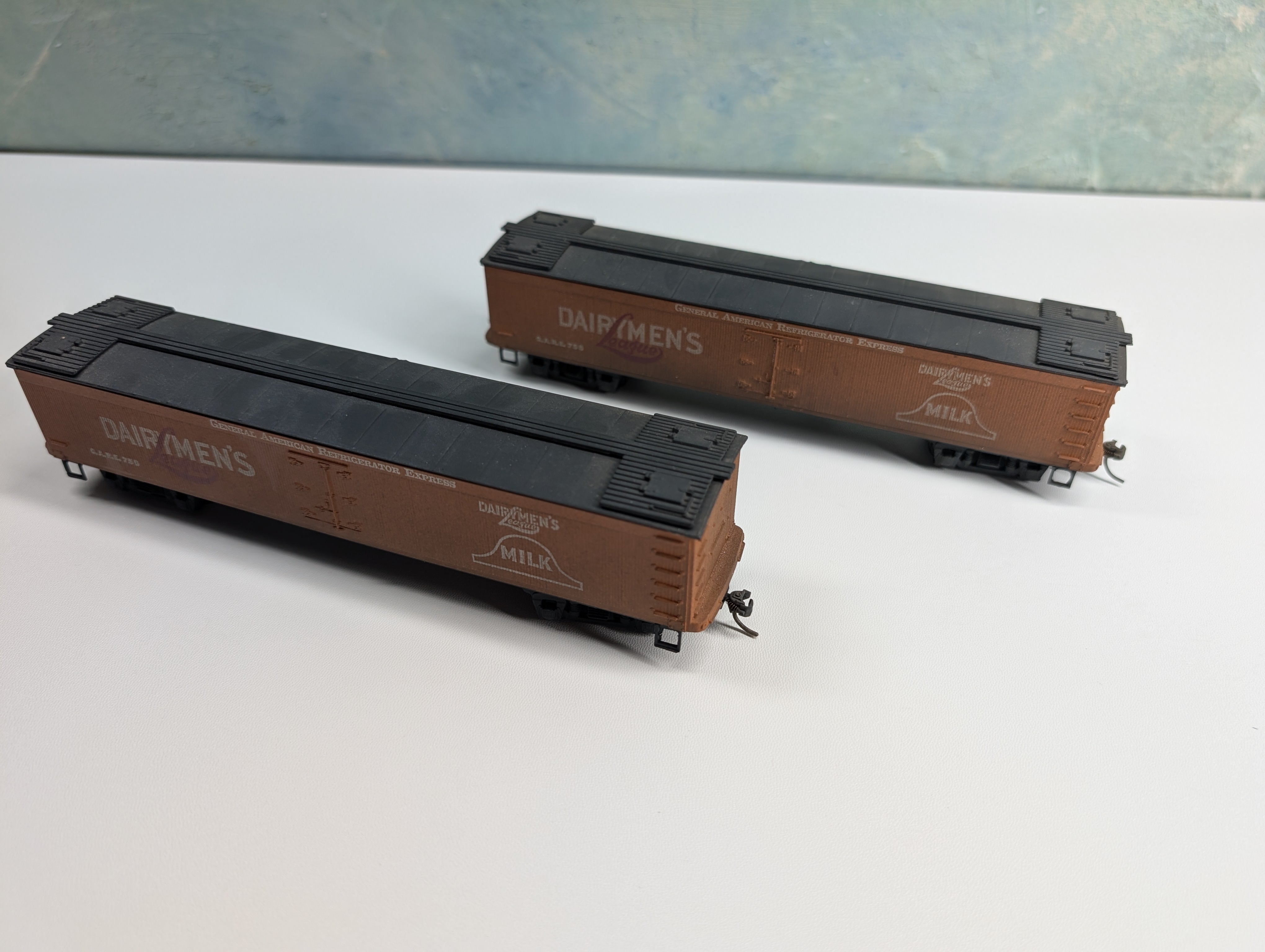 USED Athearn HO Scale Milk Tank Car Dairymen's League GARE #758 Weathered (2 pcs)