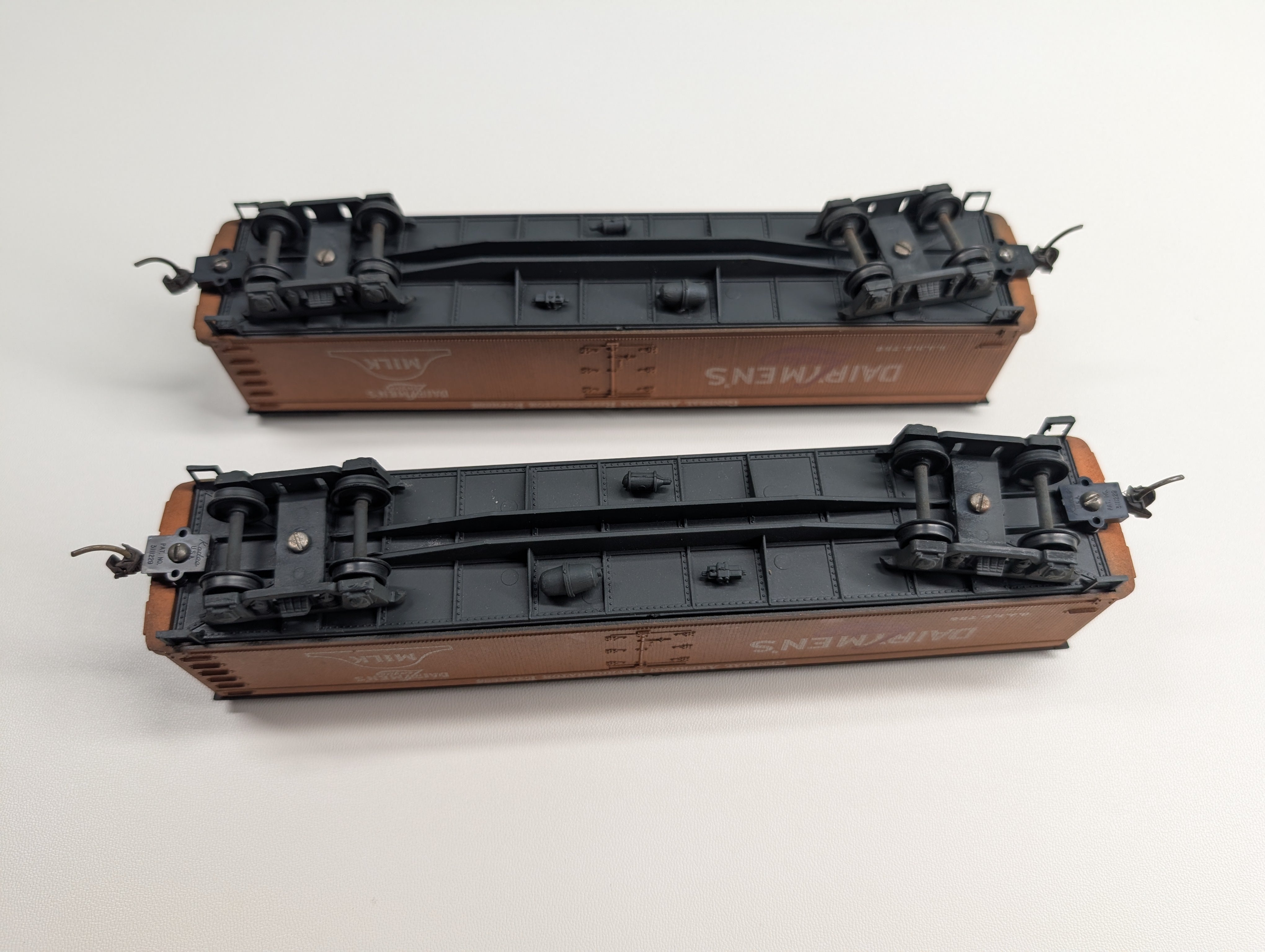 USED Athearn HO Scale Milk Tank Car Dairymen's League GARE #758 Weathered (2 pcs)