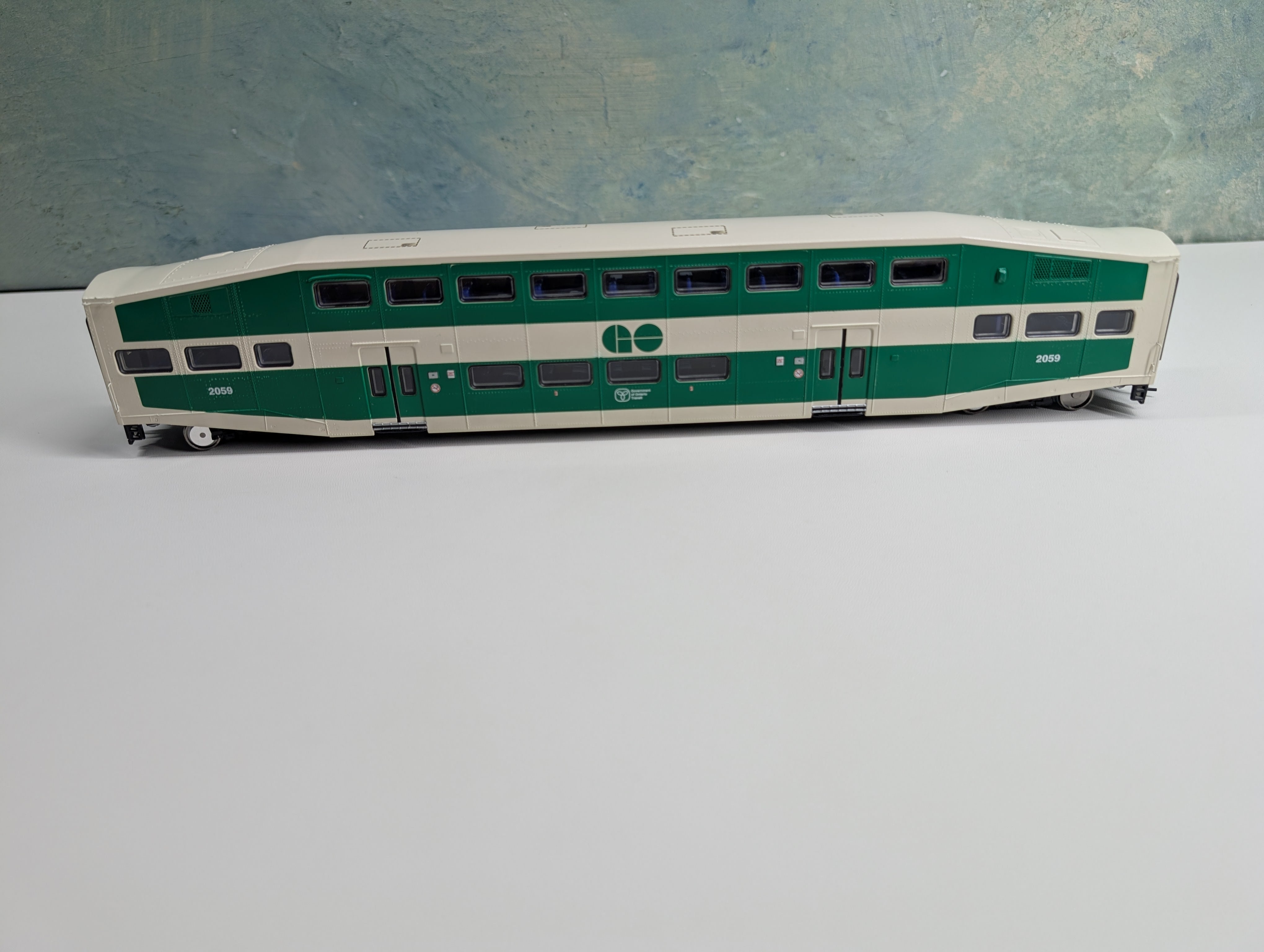 USED Athearn 2561 HO Scale Bombardier Coach Car GO Transit #2059