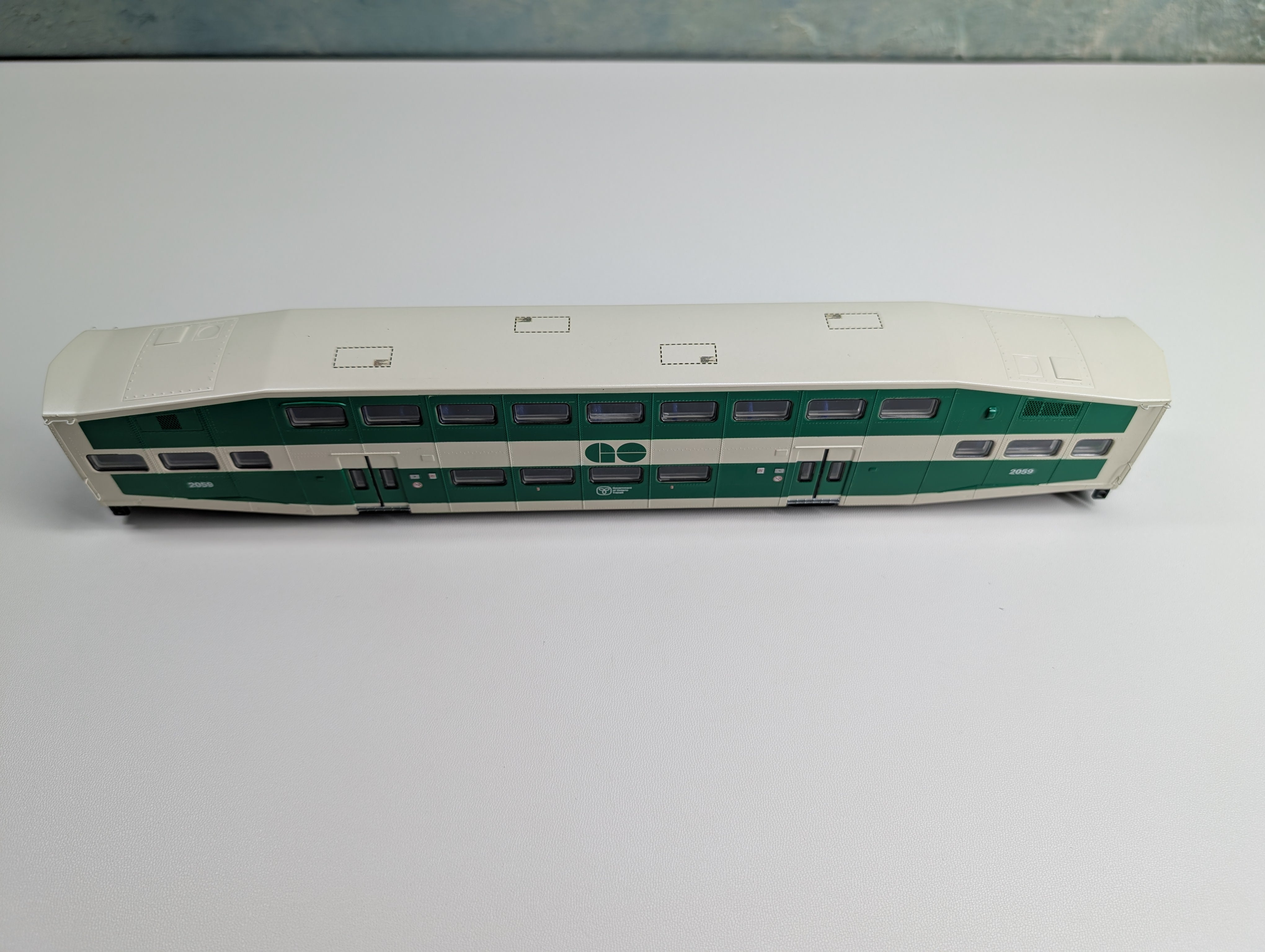 USED Athearn 2561 HO Scale Bombardier Coach Car GO Transit #2059