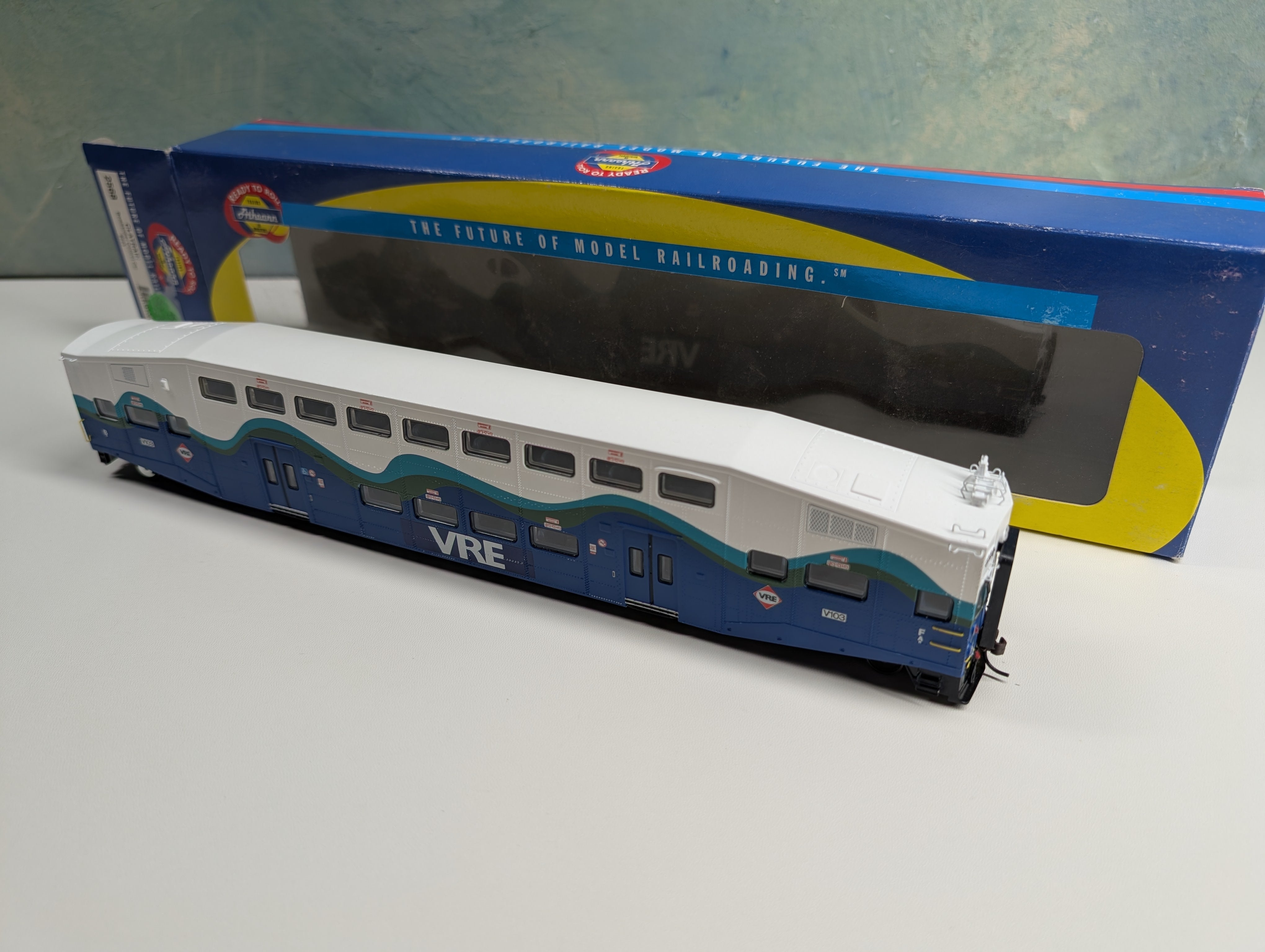 USED Athearn HO Scale Bombardier Coach Car VRE #103