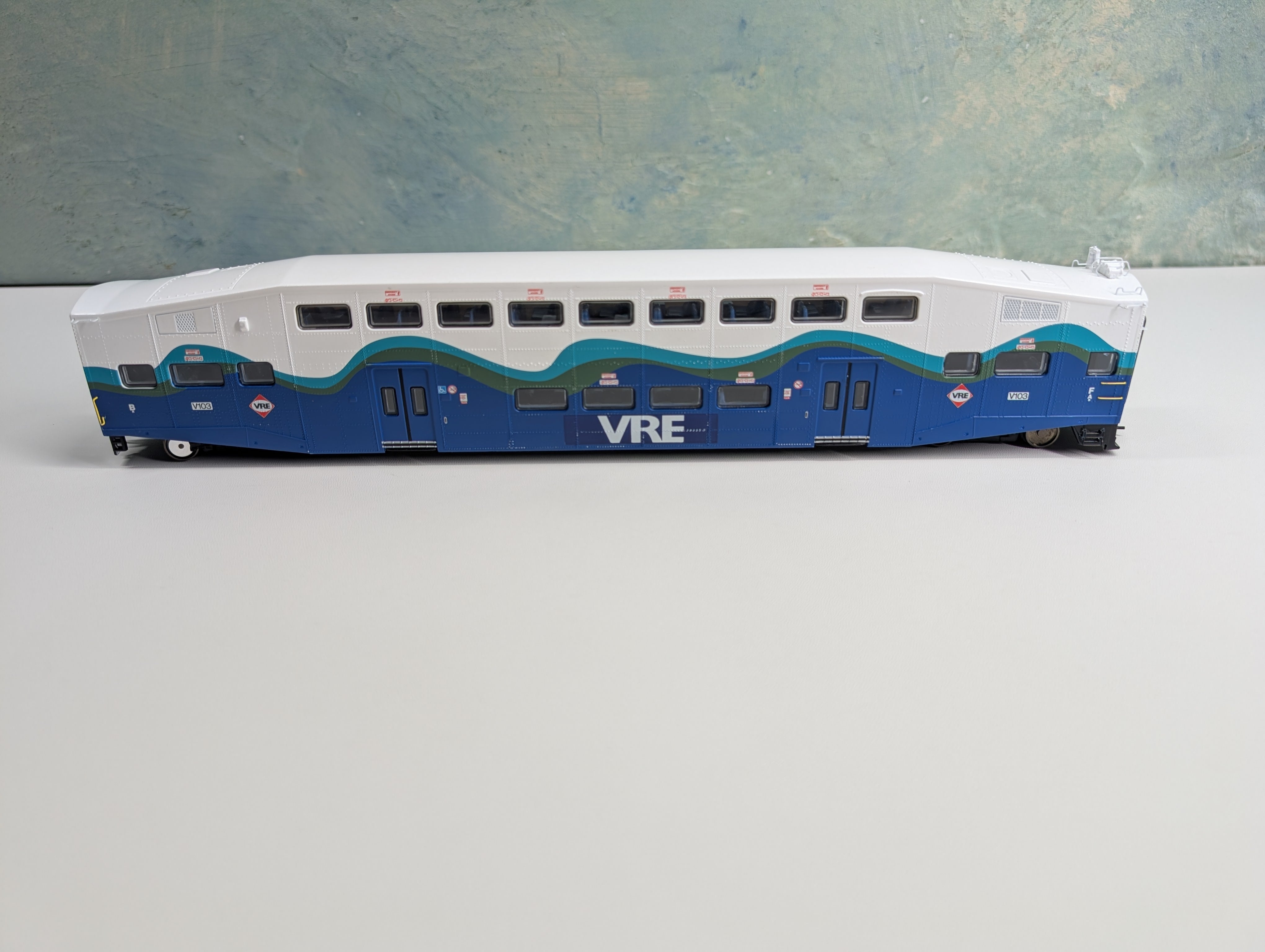 USED Athearn HO Scale Bombardier Coach Car VRE #103