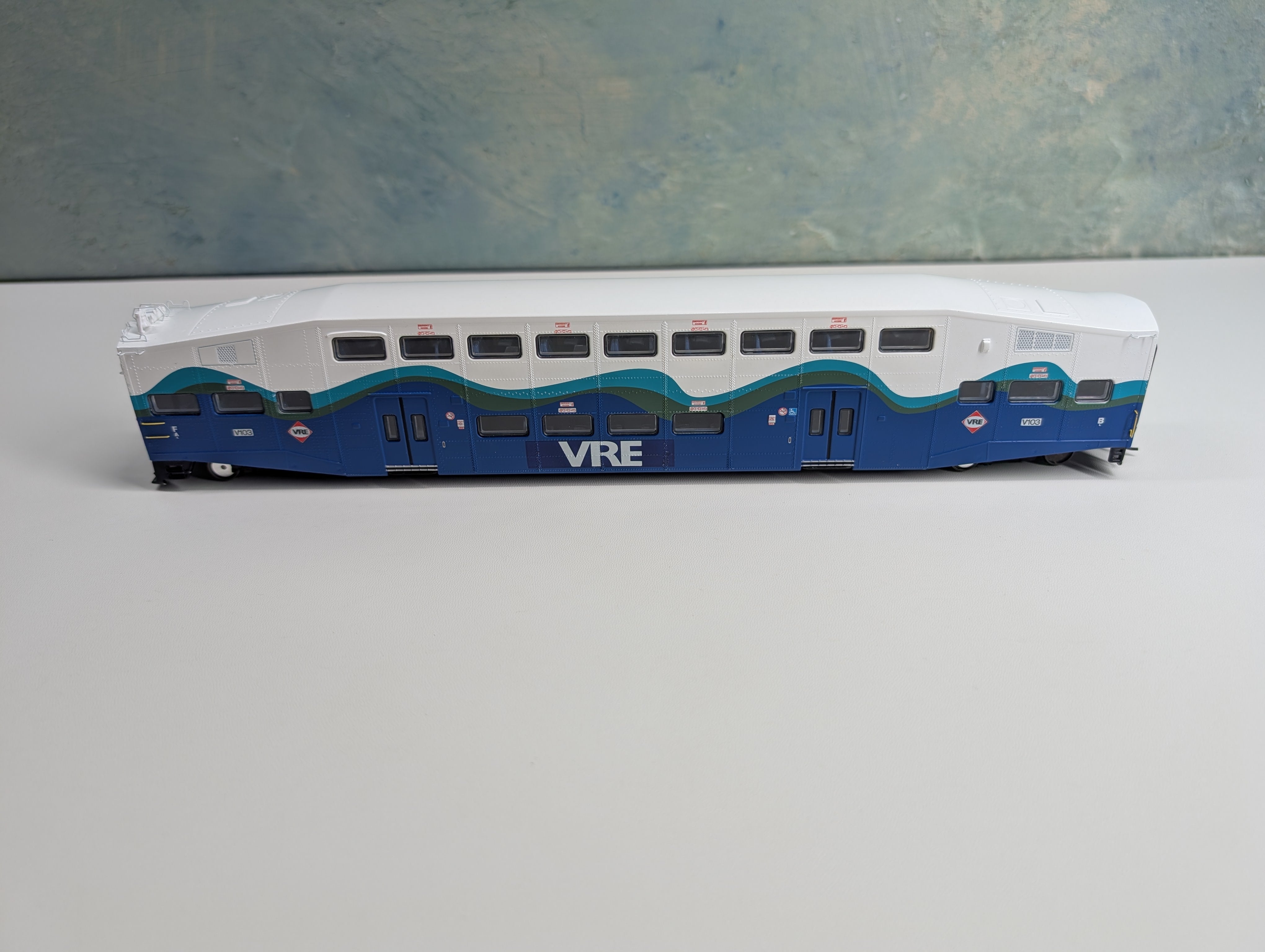 USED Athearn HO Scale Bombardier Coach Car VRE #103