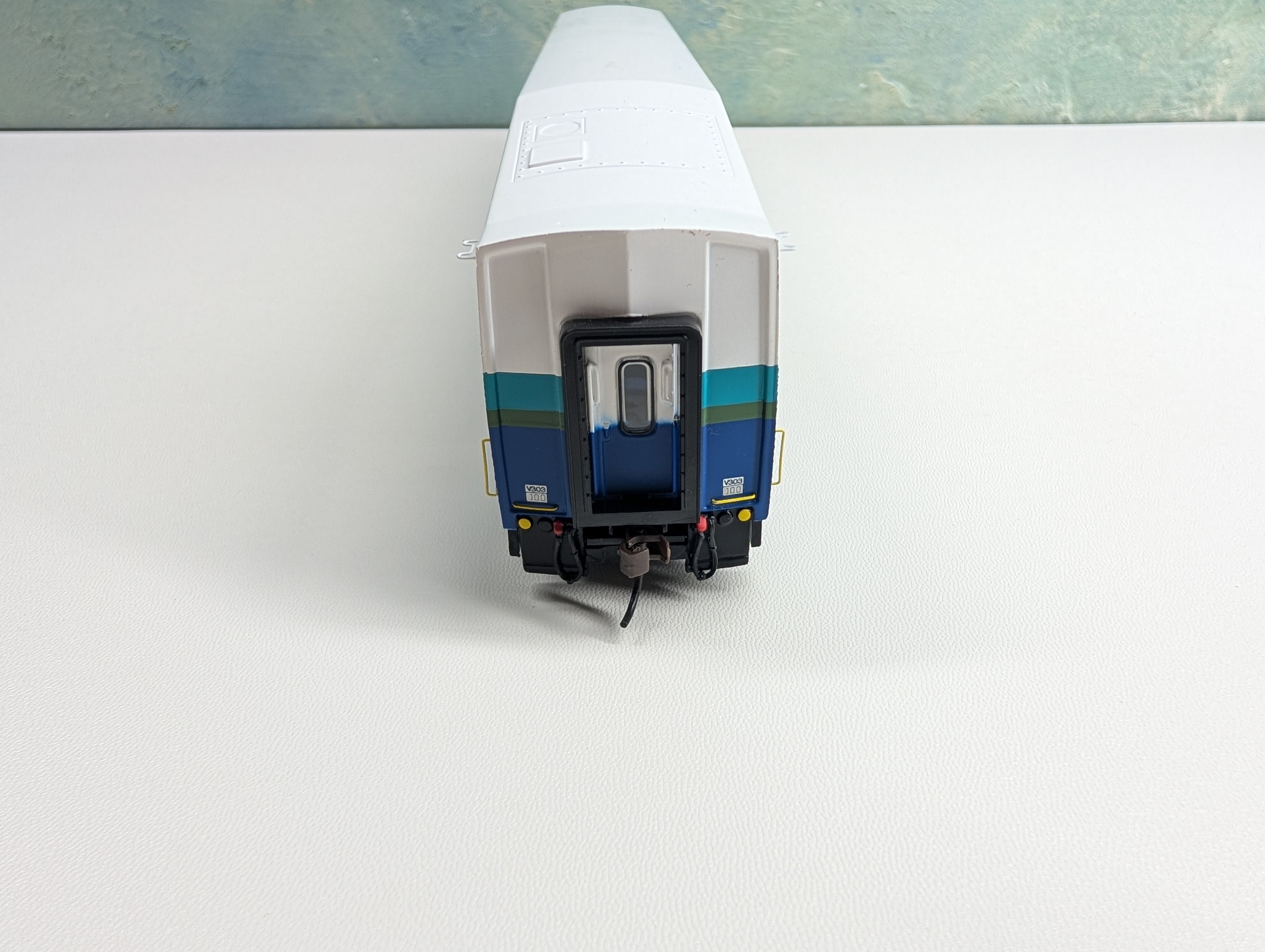 USED Athearn 2569 HO Scale Bombardier Coach Car VRE #303