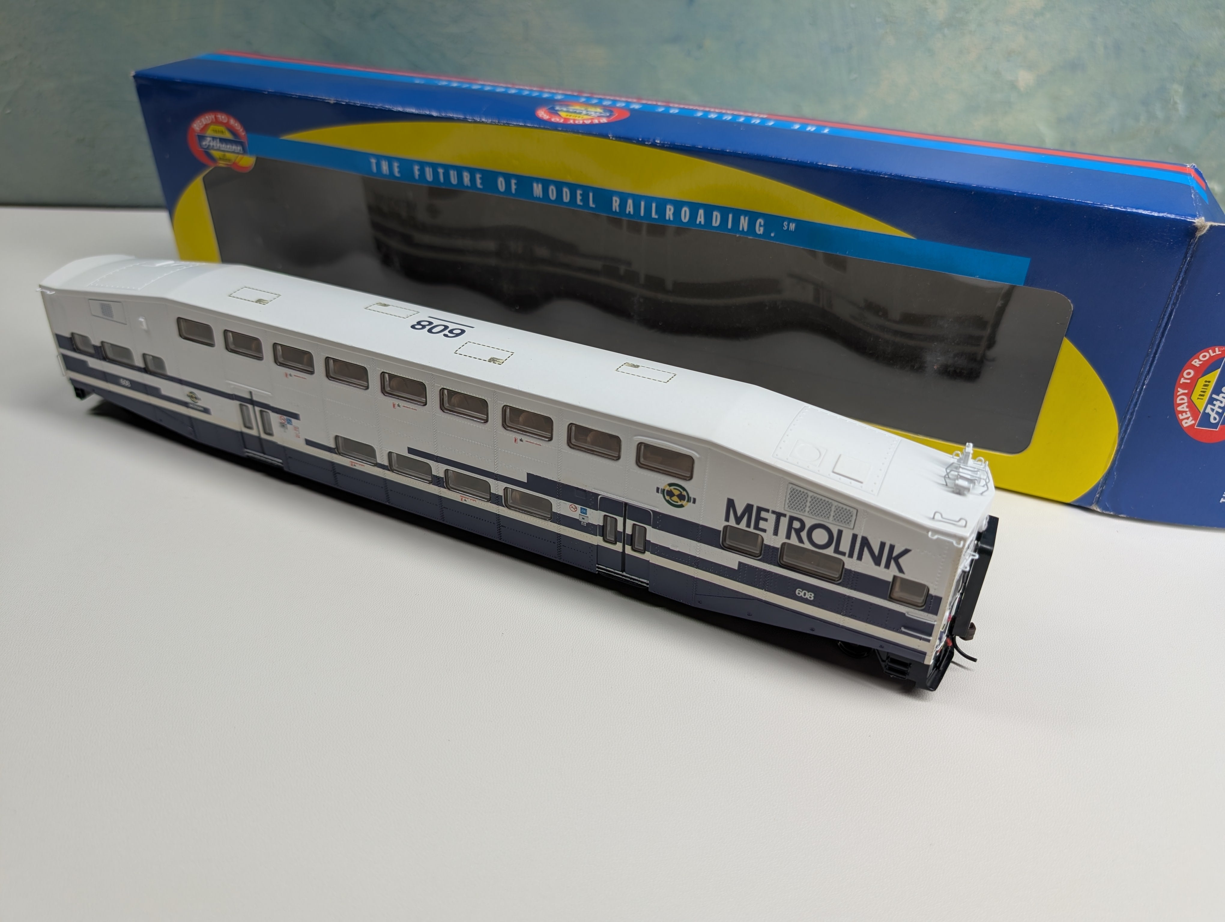 USED Athearn 2540 HO Scale Bombardier Control Car Metorlink #608