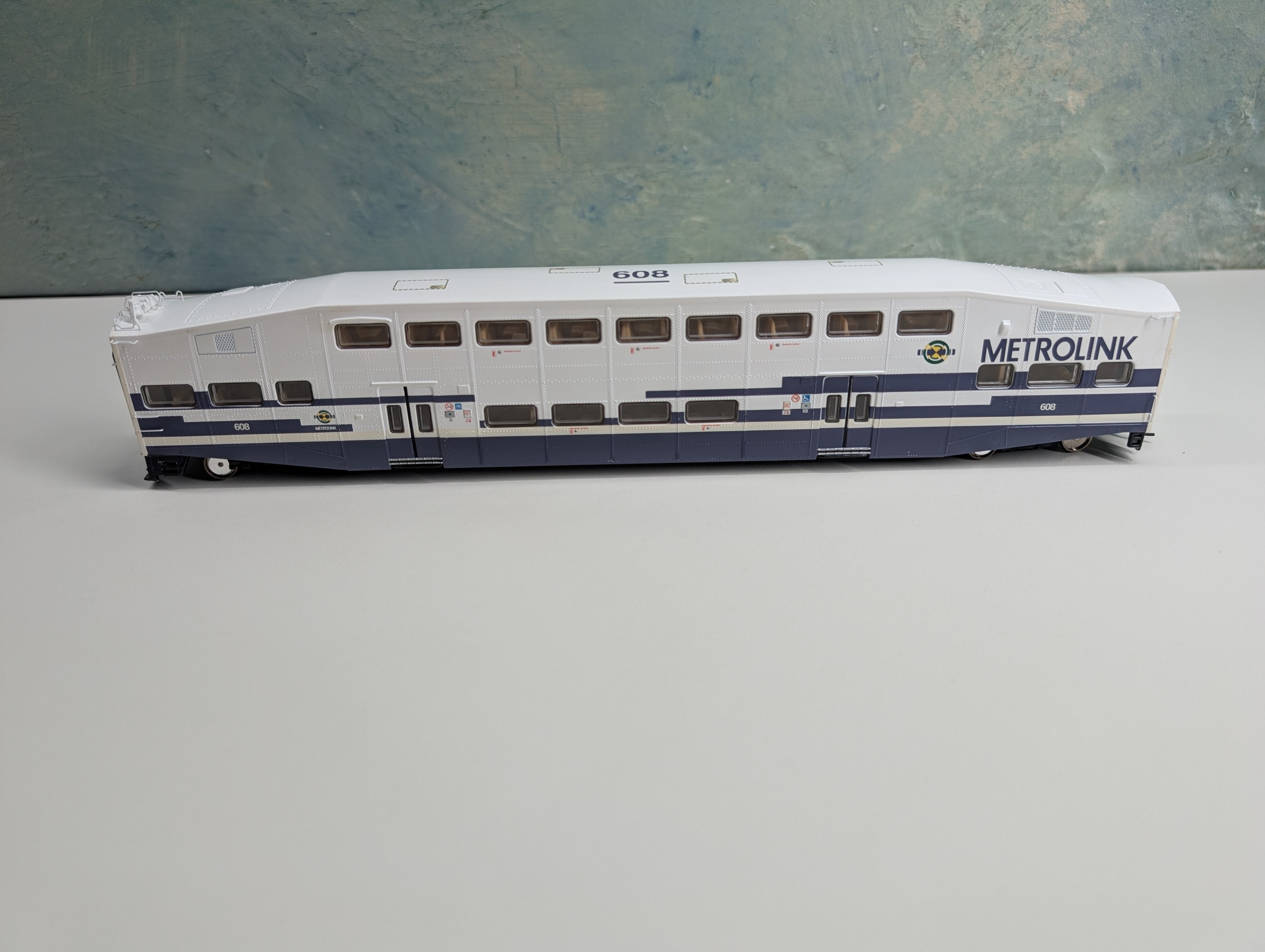 USED Athearn 2540 HO Scale Bombardier Control Car Metorlink #608