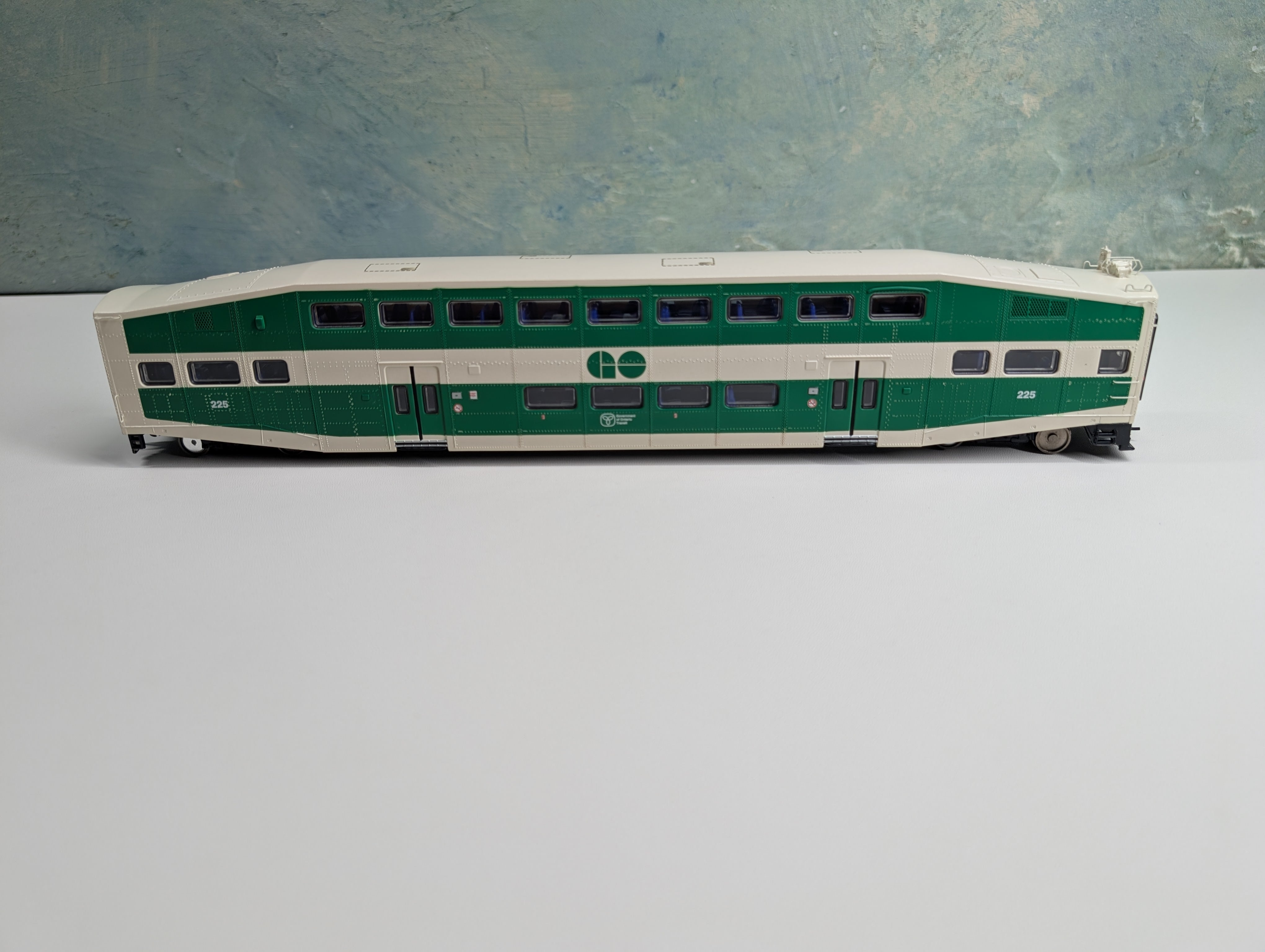 USED Athearn 2541 HO Scale Bombardier Control Car GO Transit #225