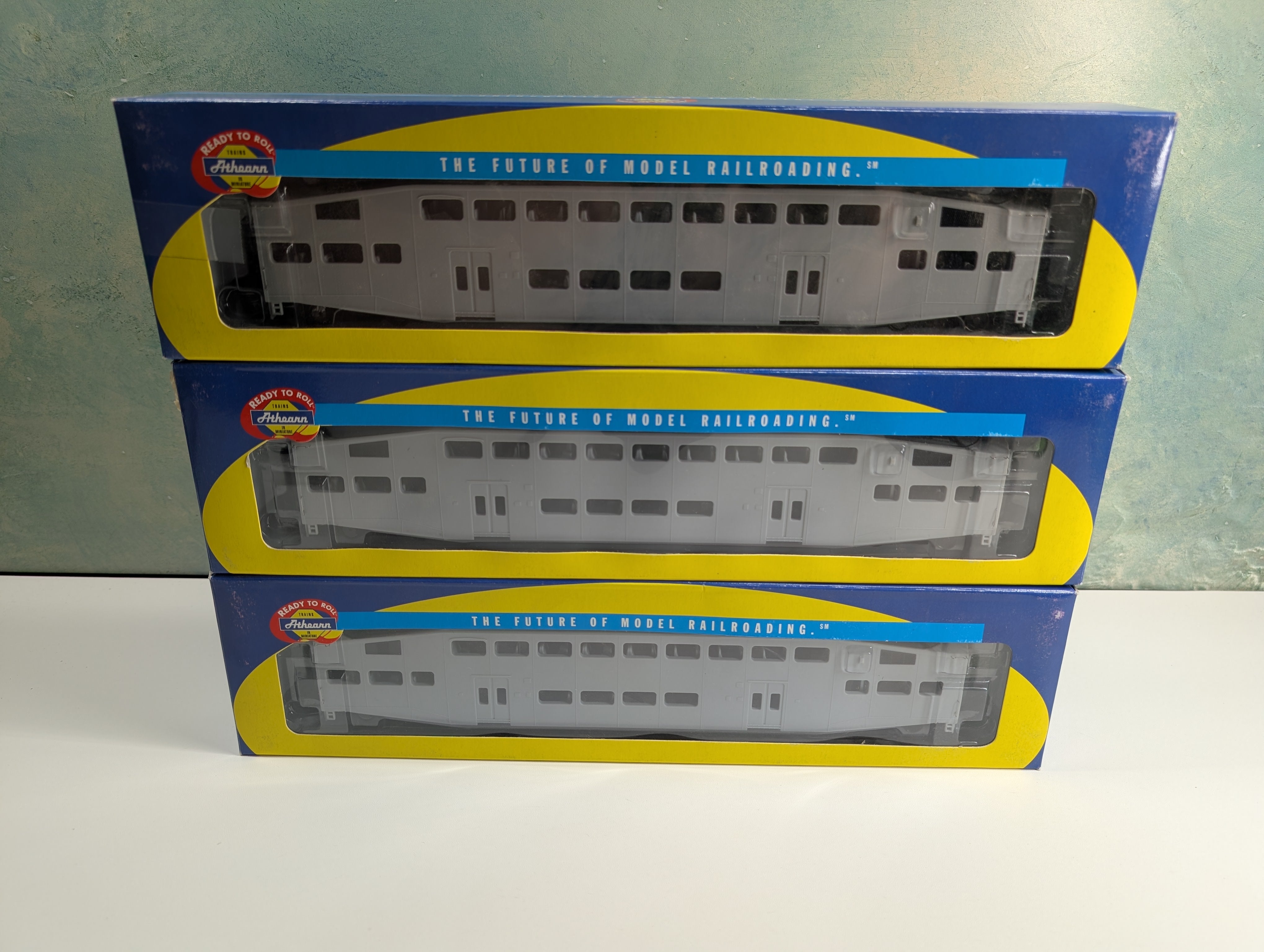 USED Athearn 2559 HO Scale Bombardier Coach Cars Gray Undecorated (3 pcs)