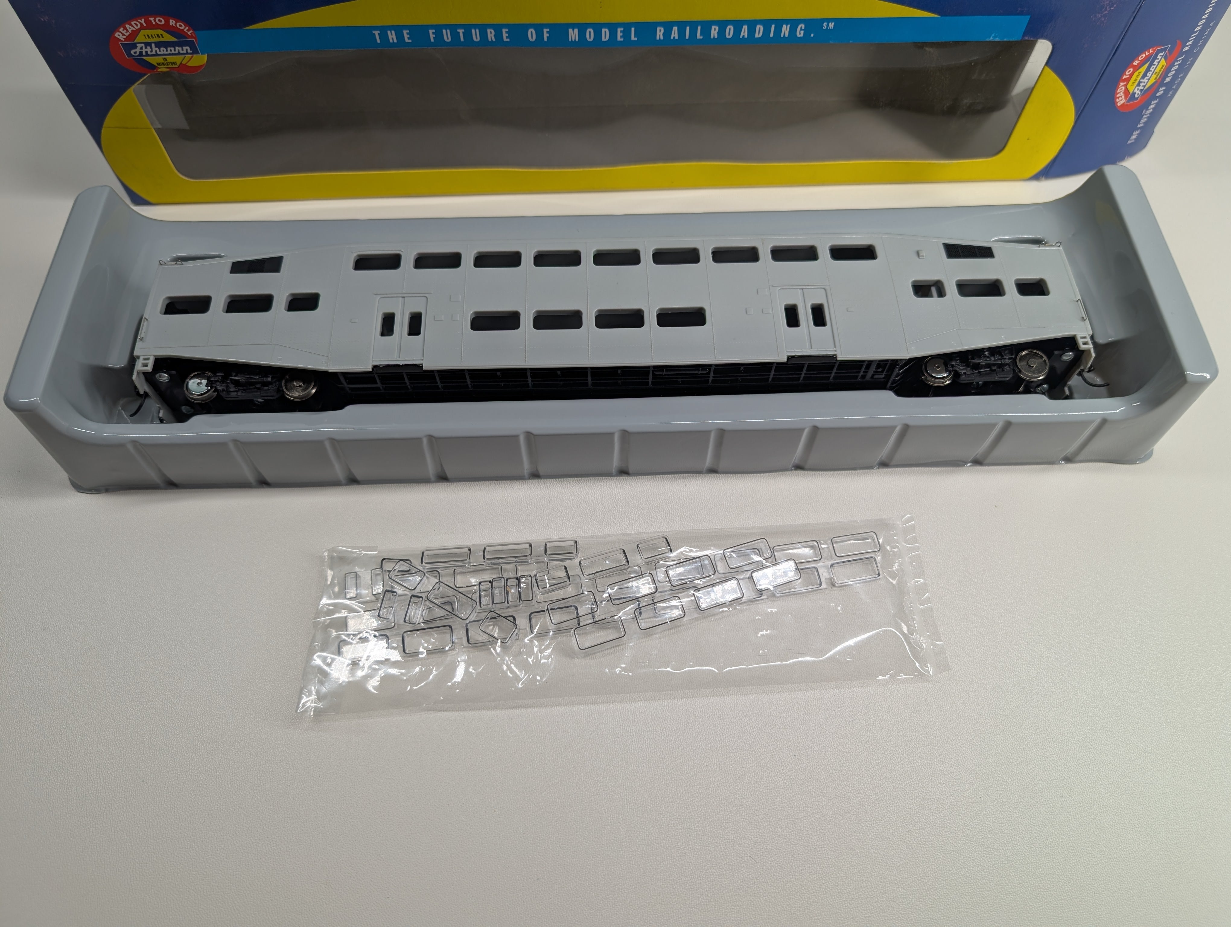 USED Athearn 2559 HO Scale Bombardier Coach Cars Gray Undecorated (3 pcs)