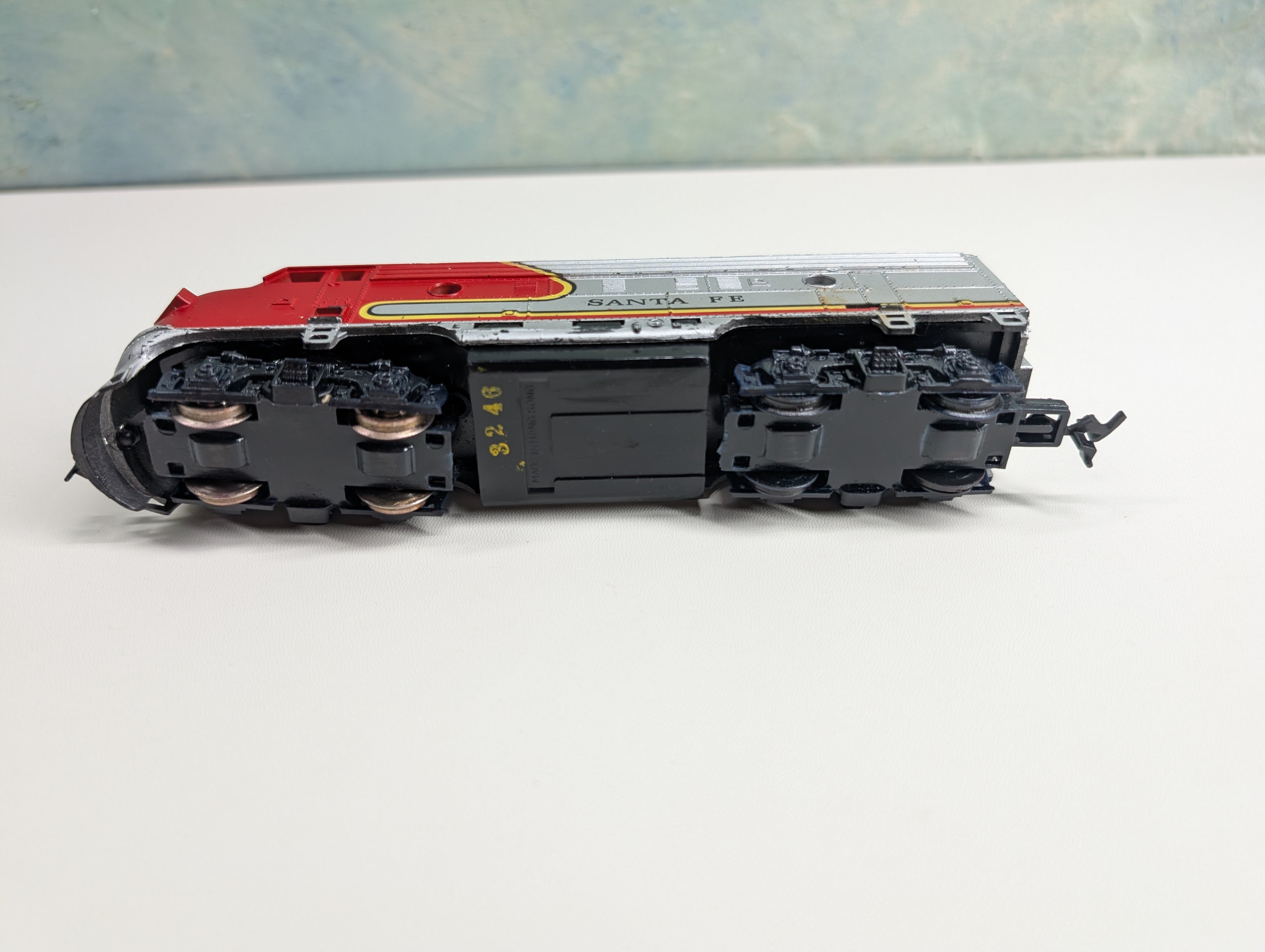 USED HO Scale F Diesel Locomotive Santa Fe Unpowered