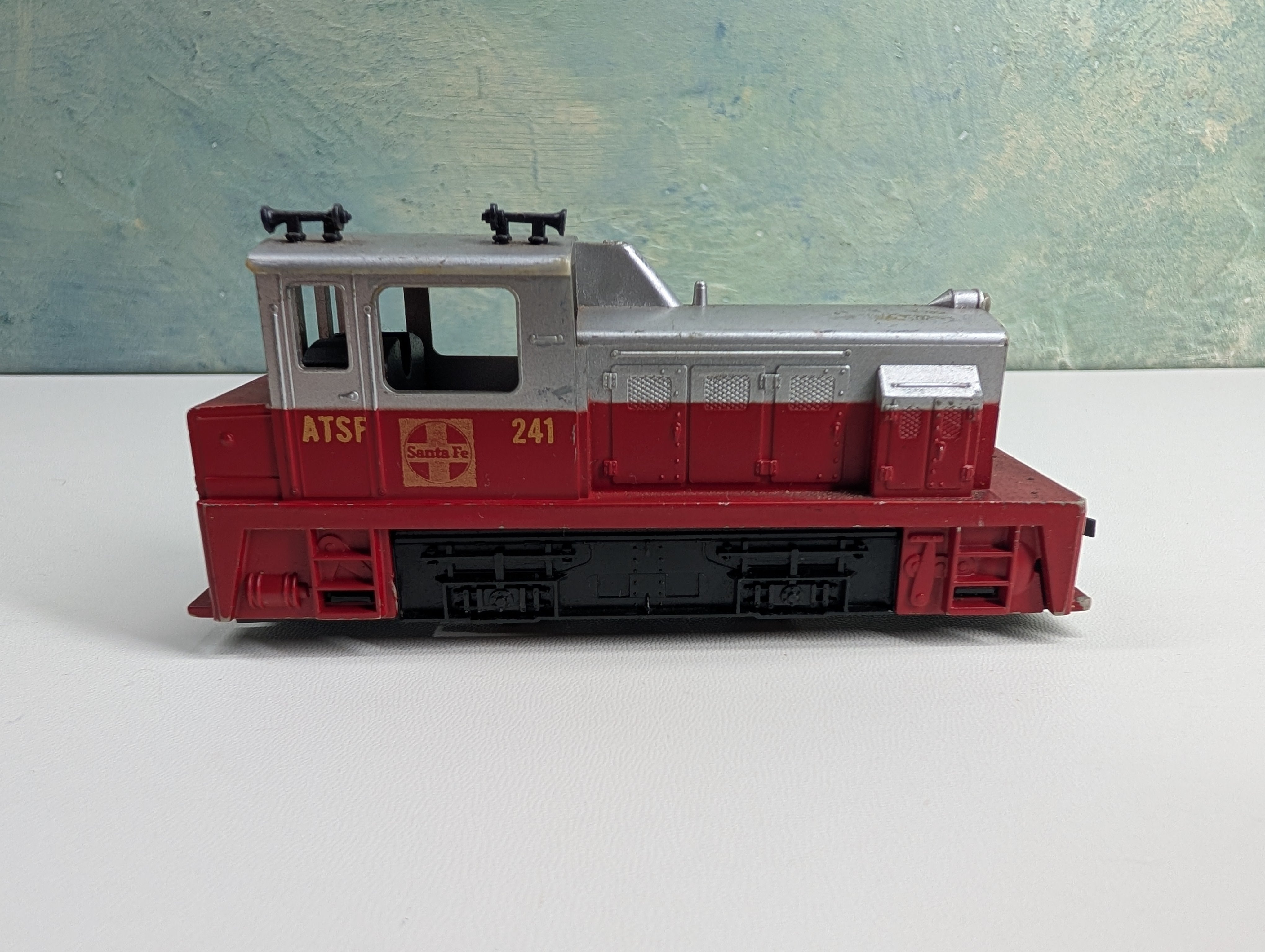 USED Tyco HO Scale Switcher Diesel Locomotive Santa Fe ATSF #241 Tested! DC