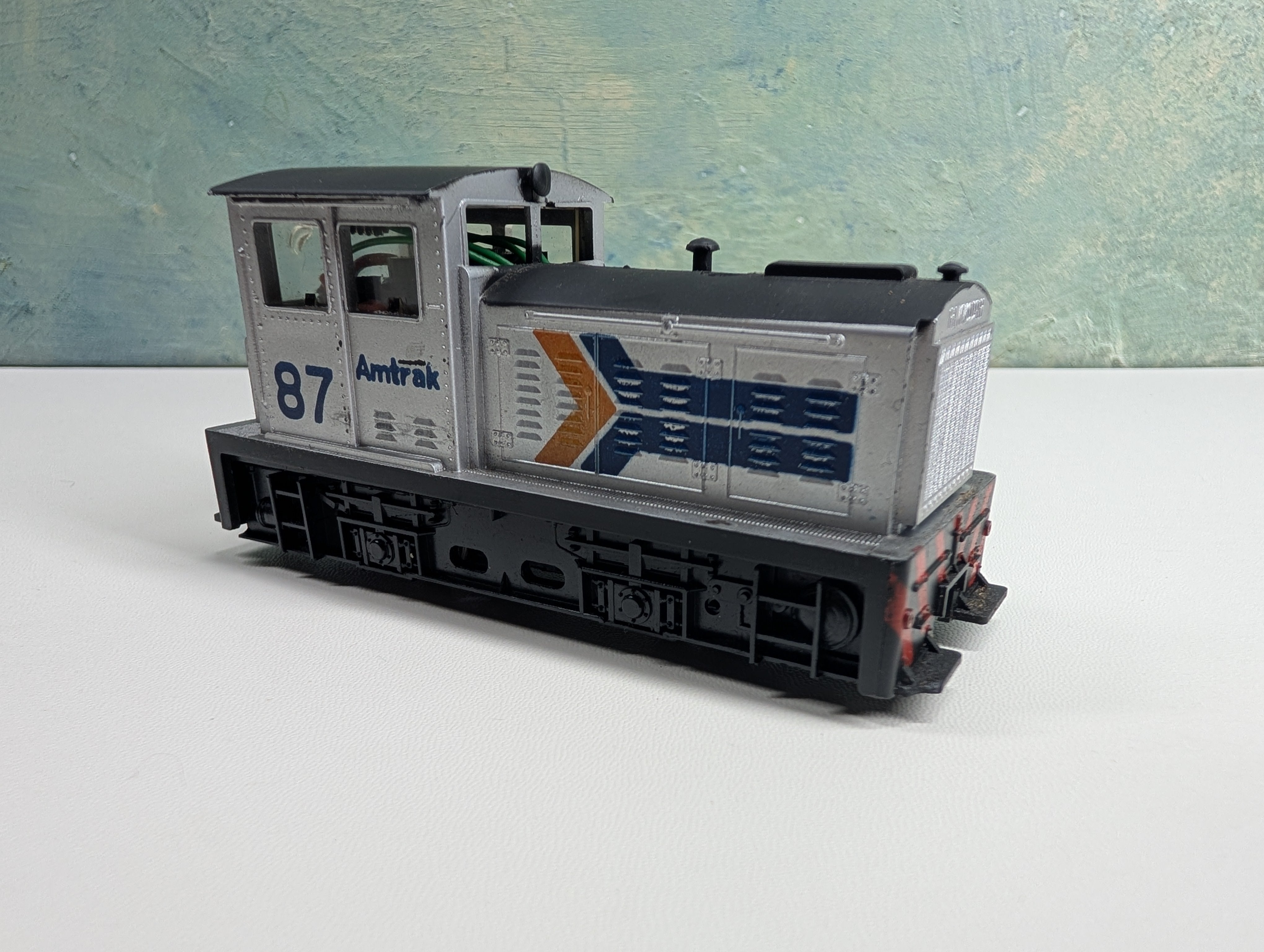 USED HO Scale Switcher Diesel Locomotive Amtrak #87 Tested! DC