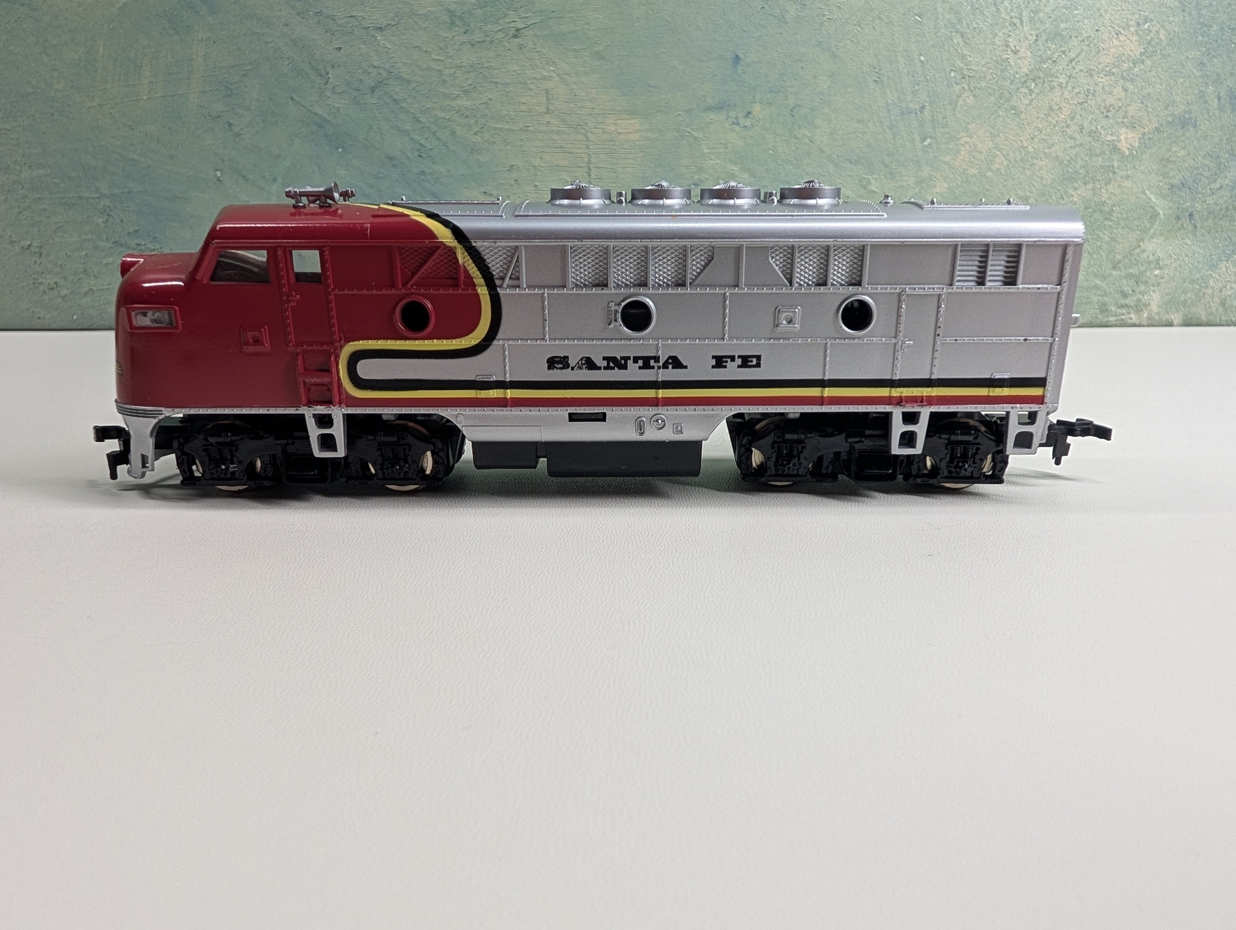 USED Model Power HO Scale F3 Diesel Locomotive Santa Fe Tested! DC