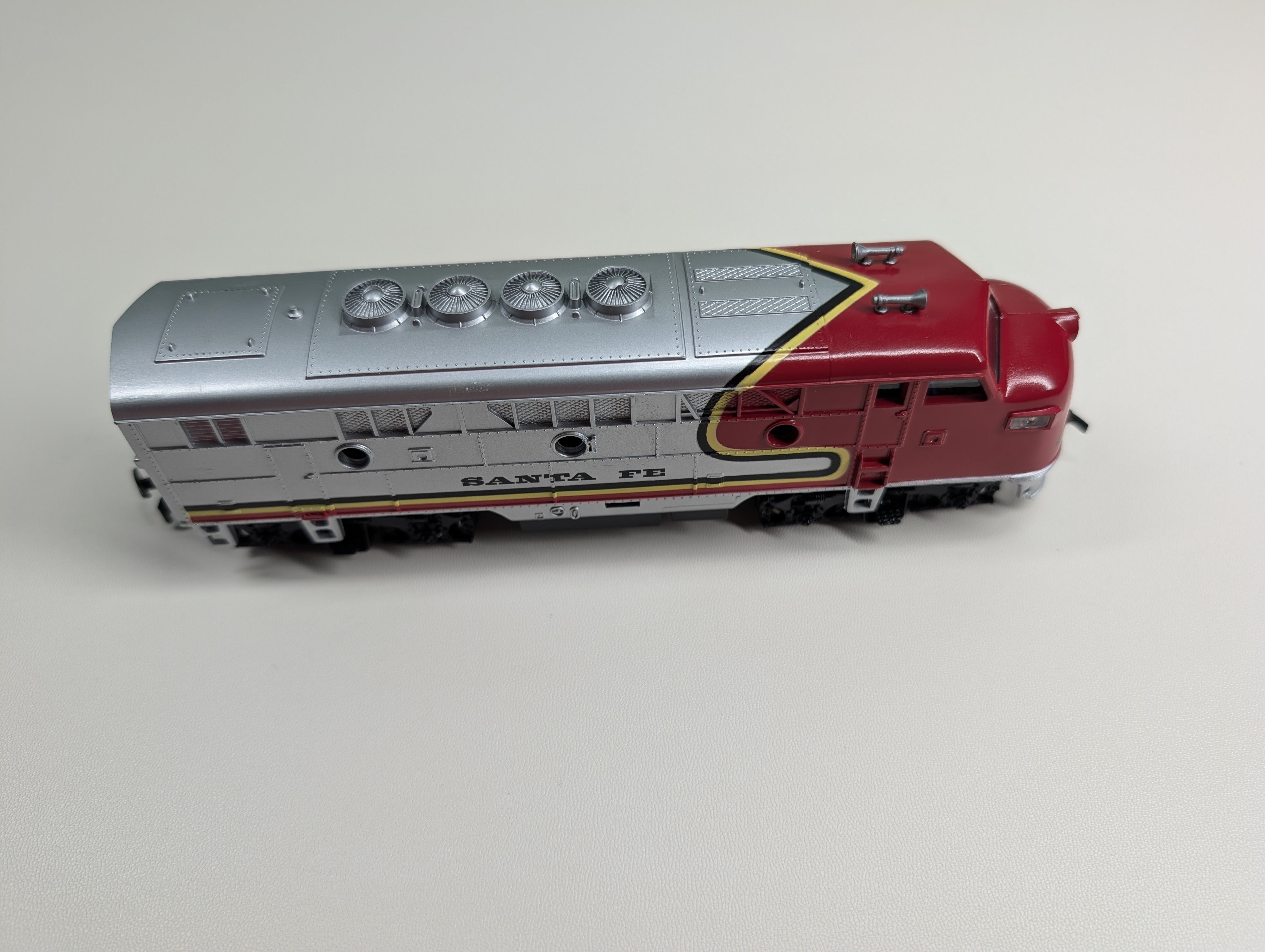 USED Model Power HO Scale F3 Diesel Locomotive Santa Fe Tested! DC