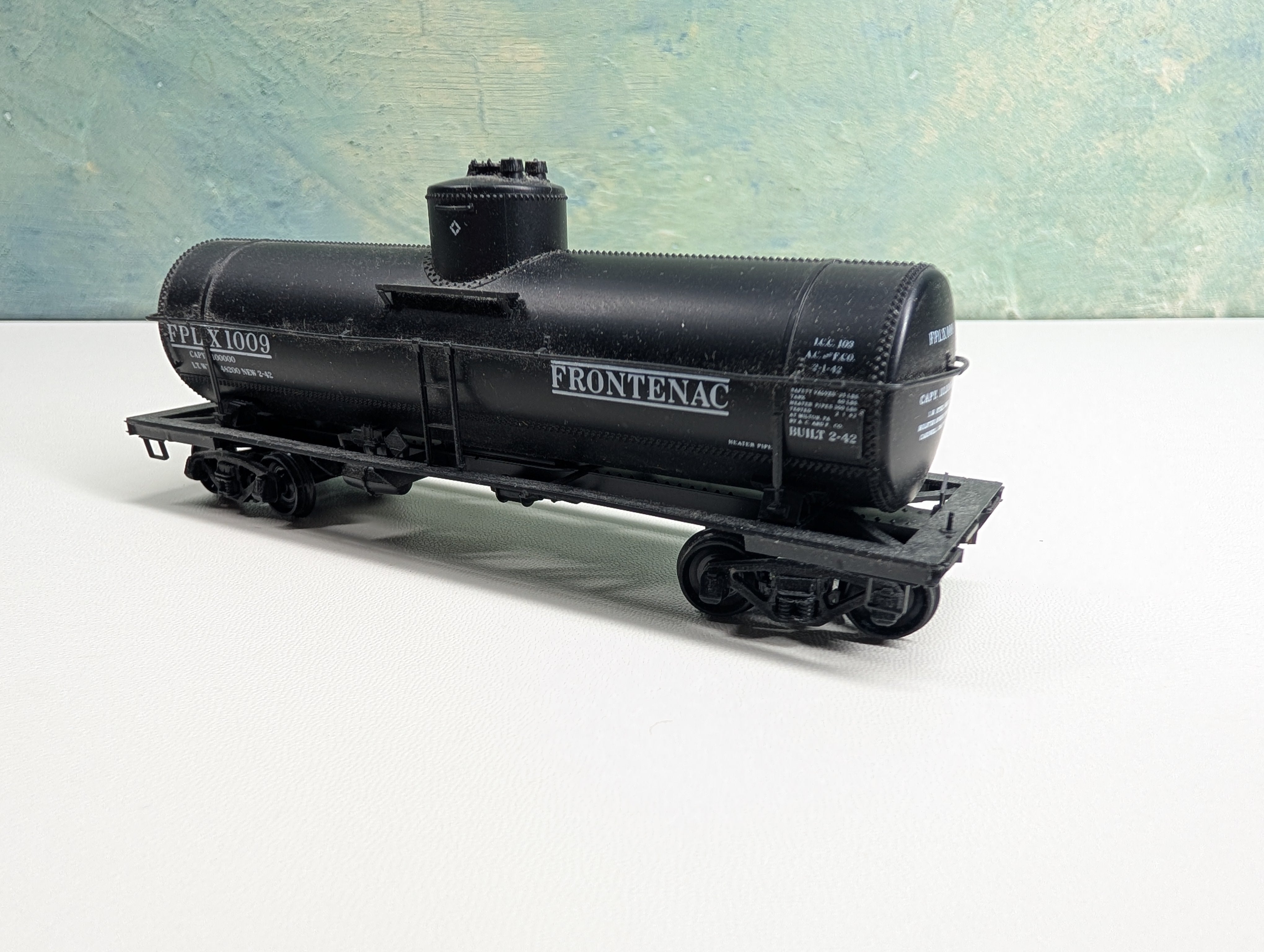 USED HO Scale Single Dome Tank Car Frontenac FPLX #1009