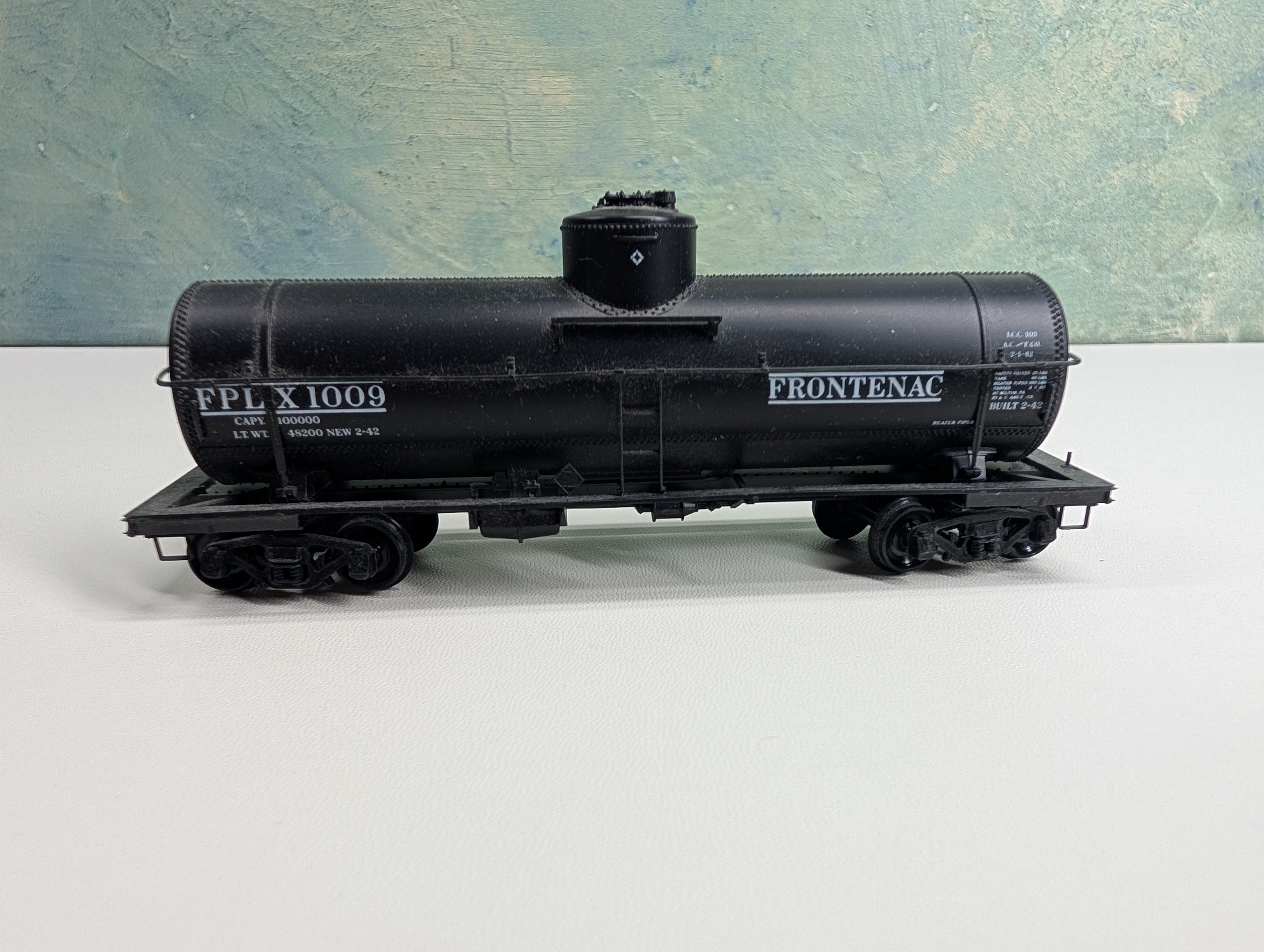 USED HO Scale Single Dome Tank Car Frontenac FPLX #1009