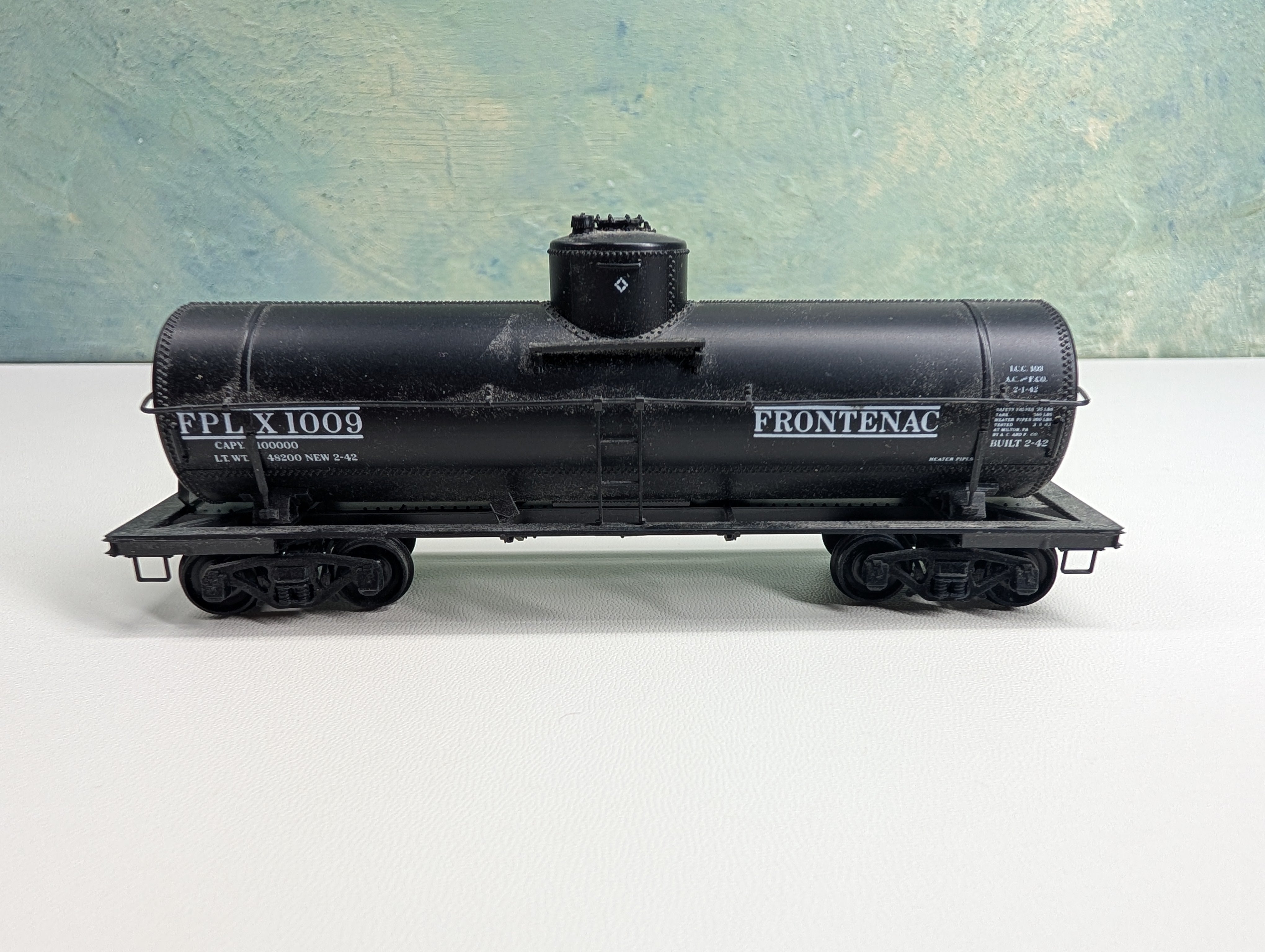 USED HO Scale Single Dome Tank Car Frontenac FPLX #1009