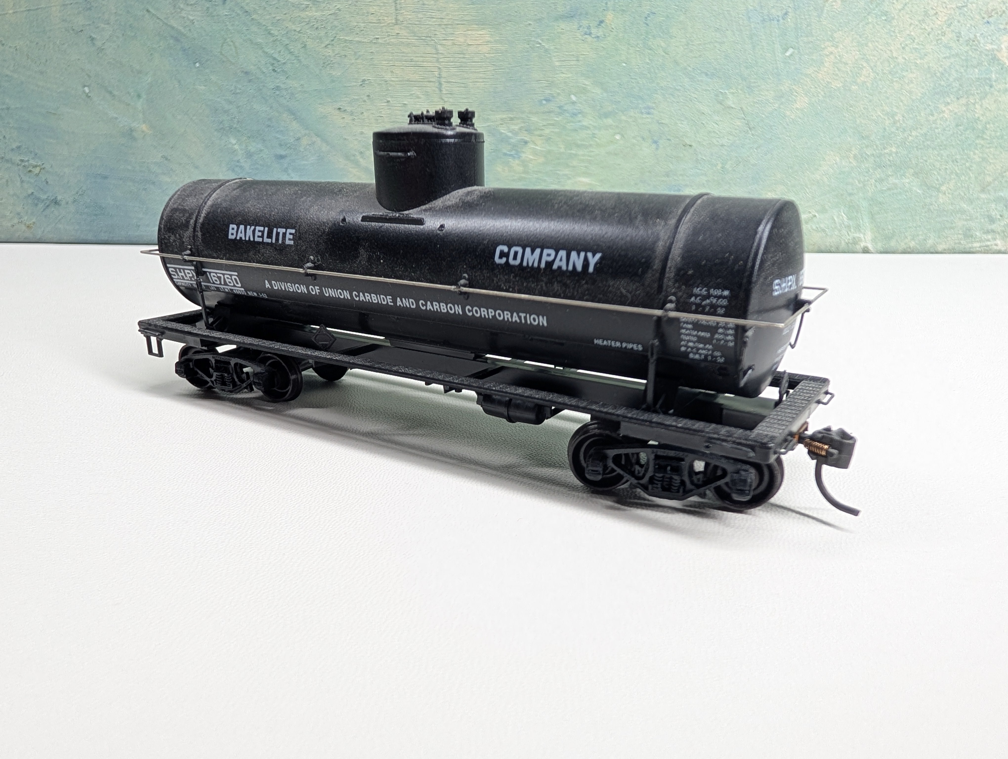 USED HO Scale Single Dome Tank Car Bakelite Co SHPX #16760