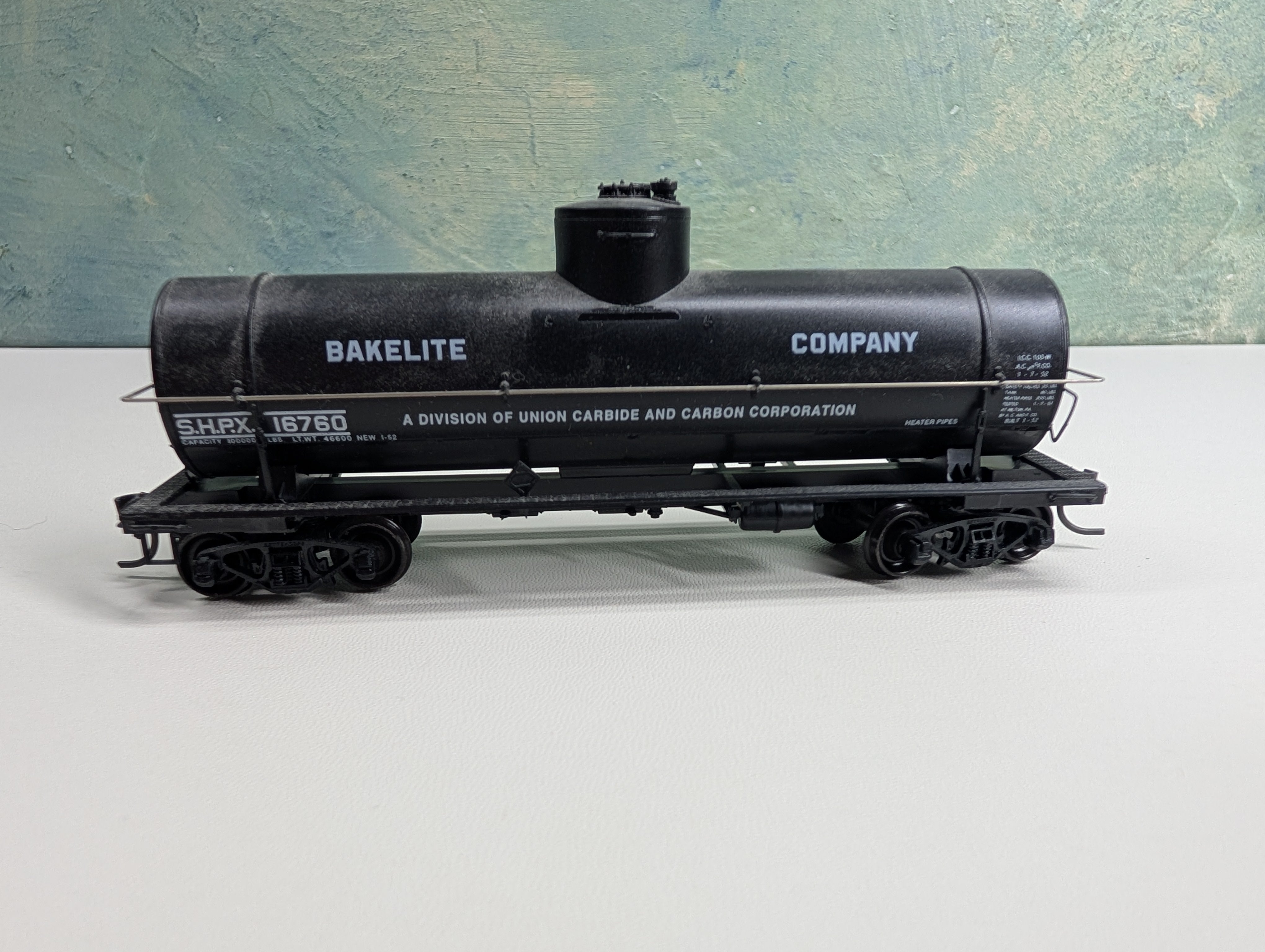 USED HO Scale Single Dome Tank Car Bakelite Co SHPX #16760