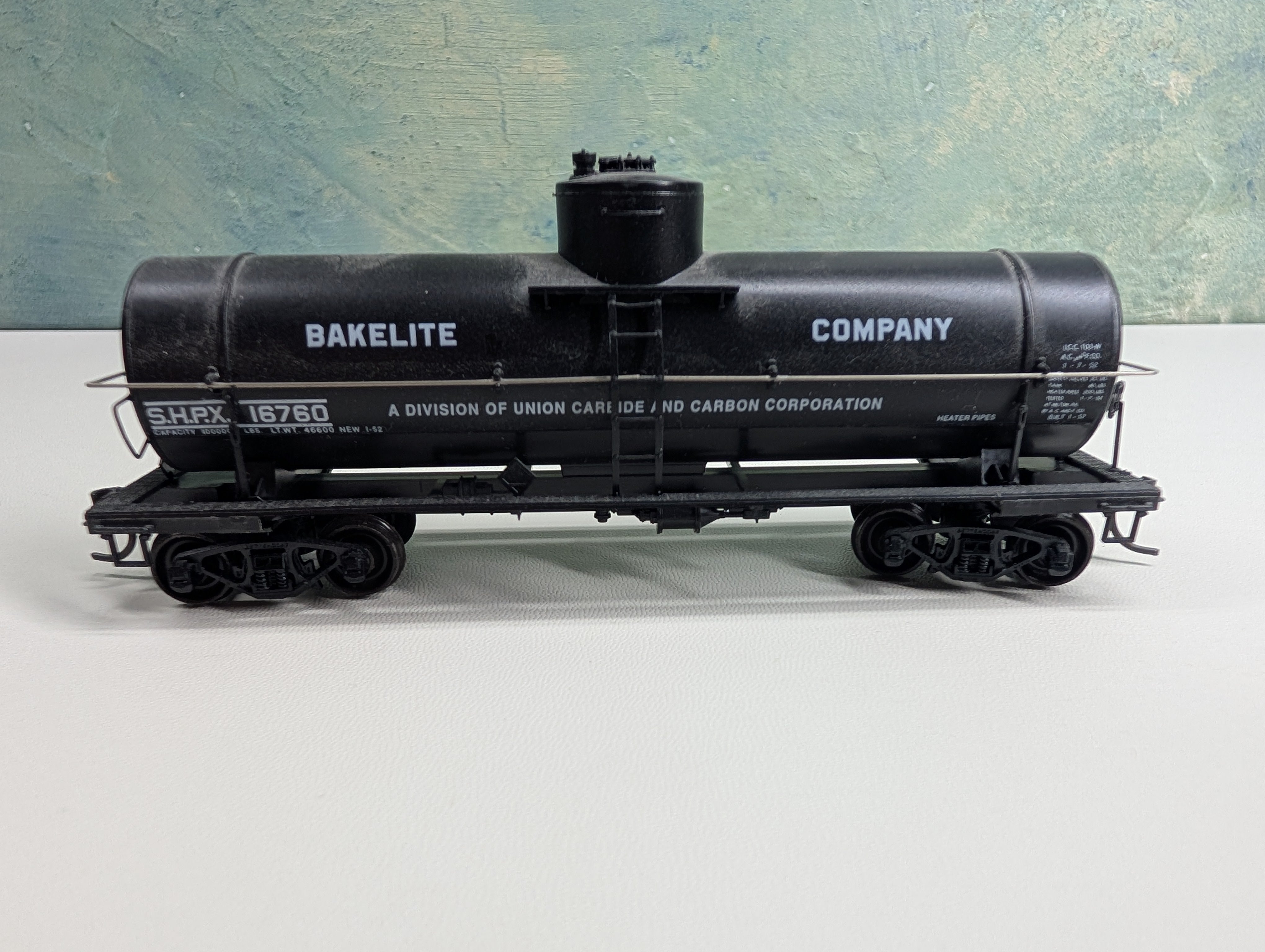 USED HO Scale Single Dome Tank Car Bakelite Co SHPX #16760
