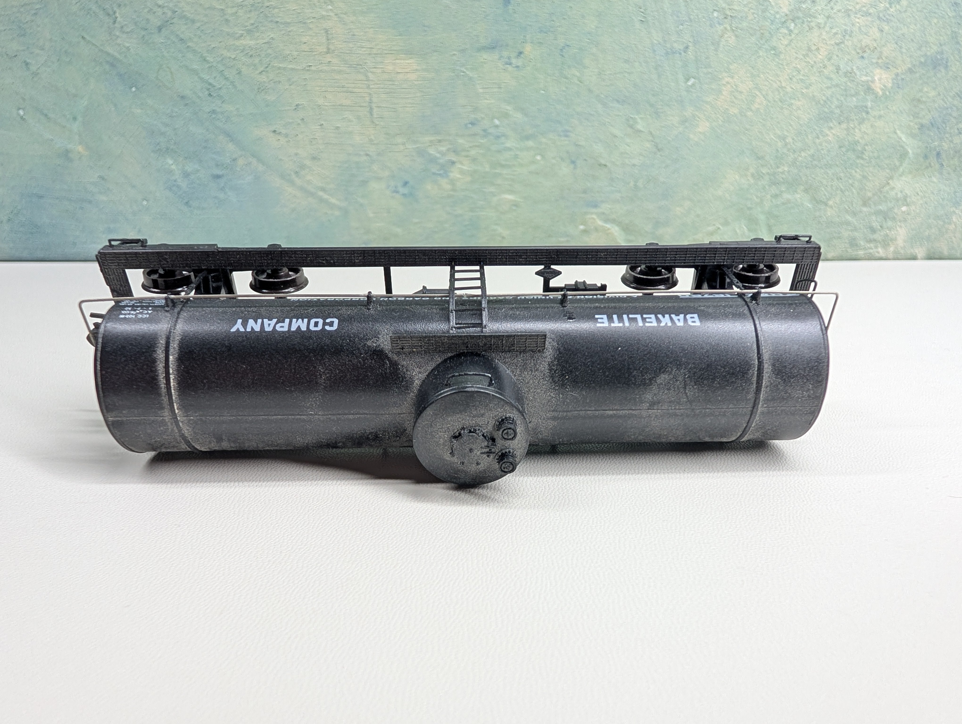 USED HO Scale Single Dome Tank Car Bakelite Co SHPX #16760