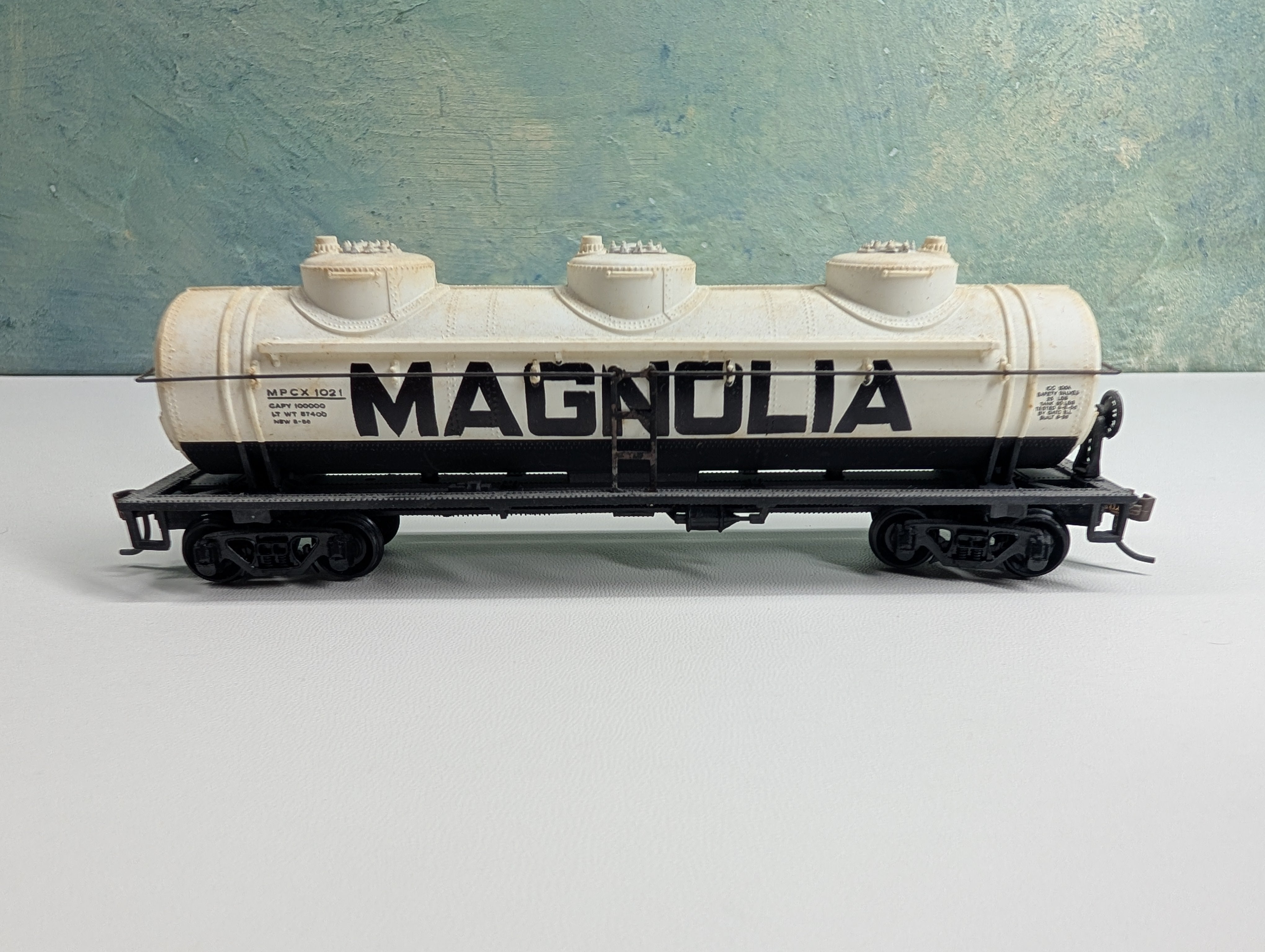 USED HO Scale Triple Dome Tank Car Magnolia MPCX #1021