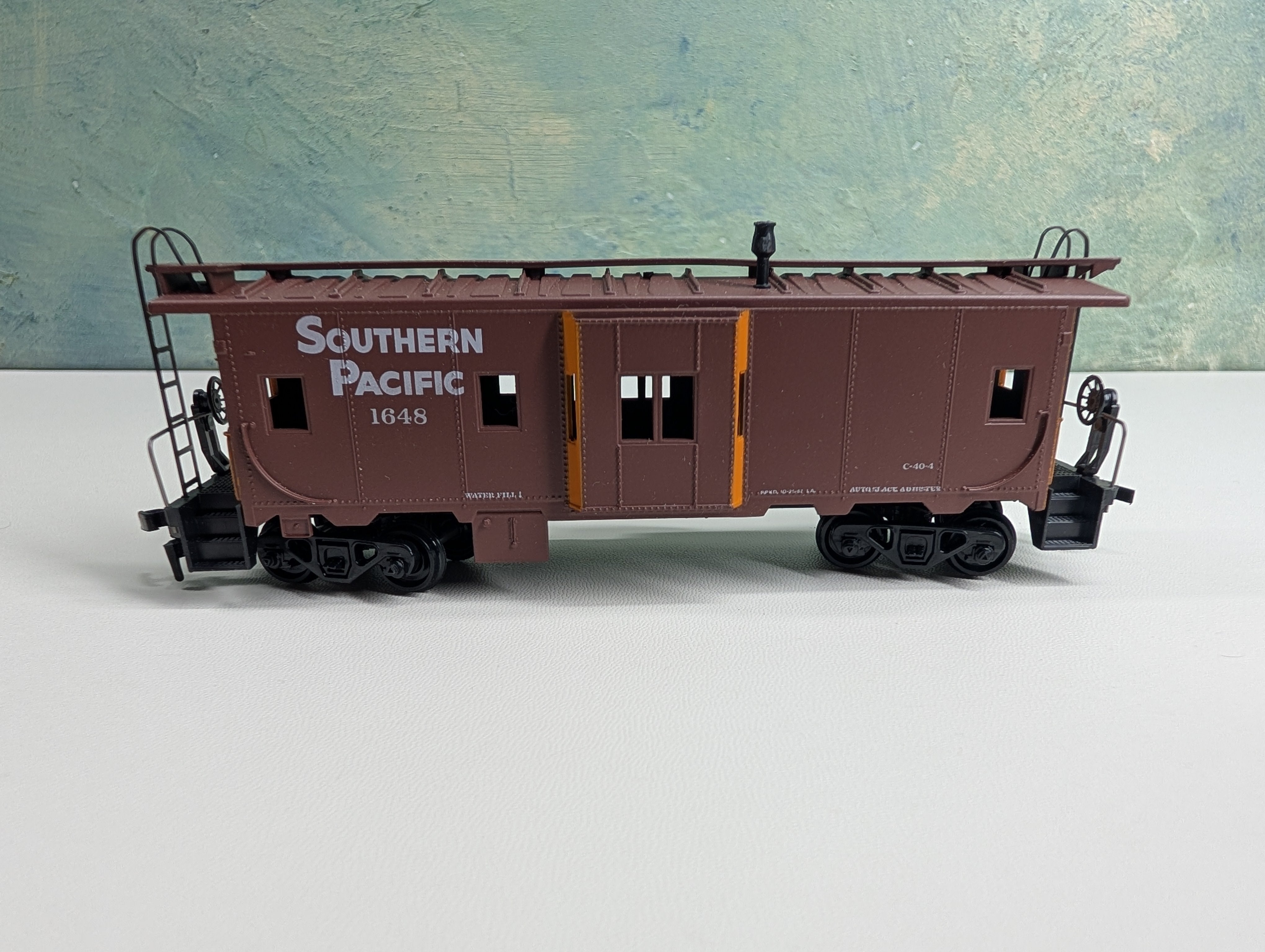 USED Athearn HO Scale Bay Window Caboose Southern Pacific SP #1648