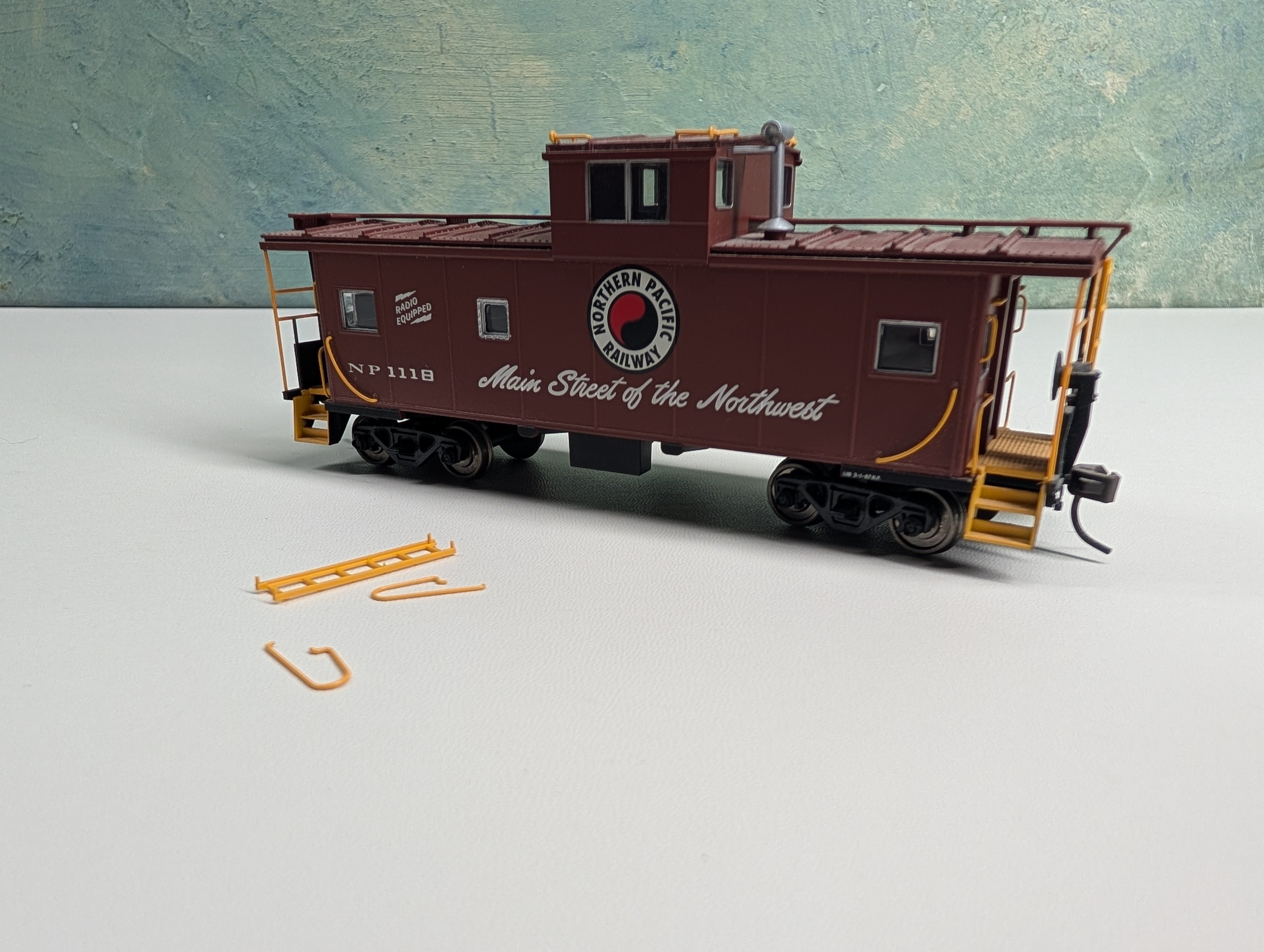 USED Atlas HO Scale Caboose Northern Pacific NP #1118 Metal Wheels