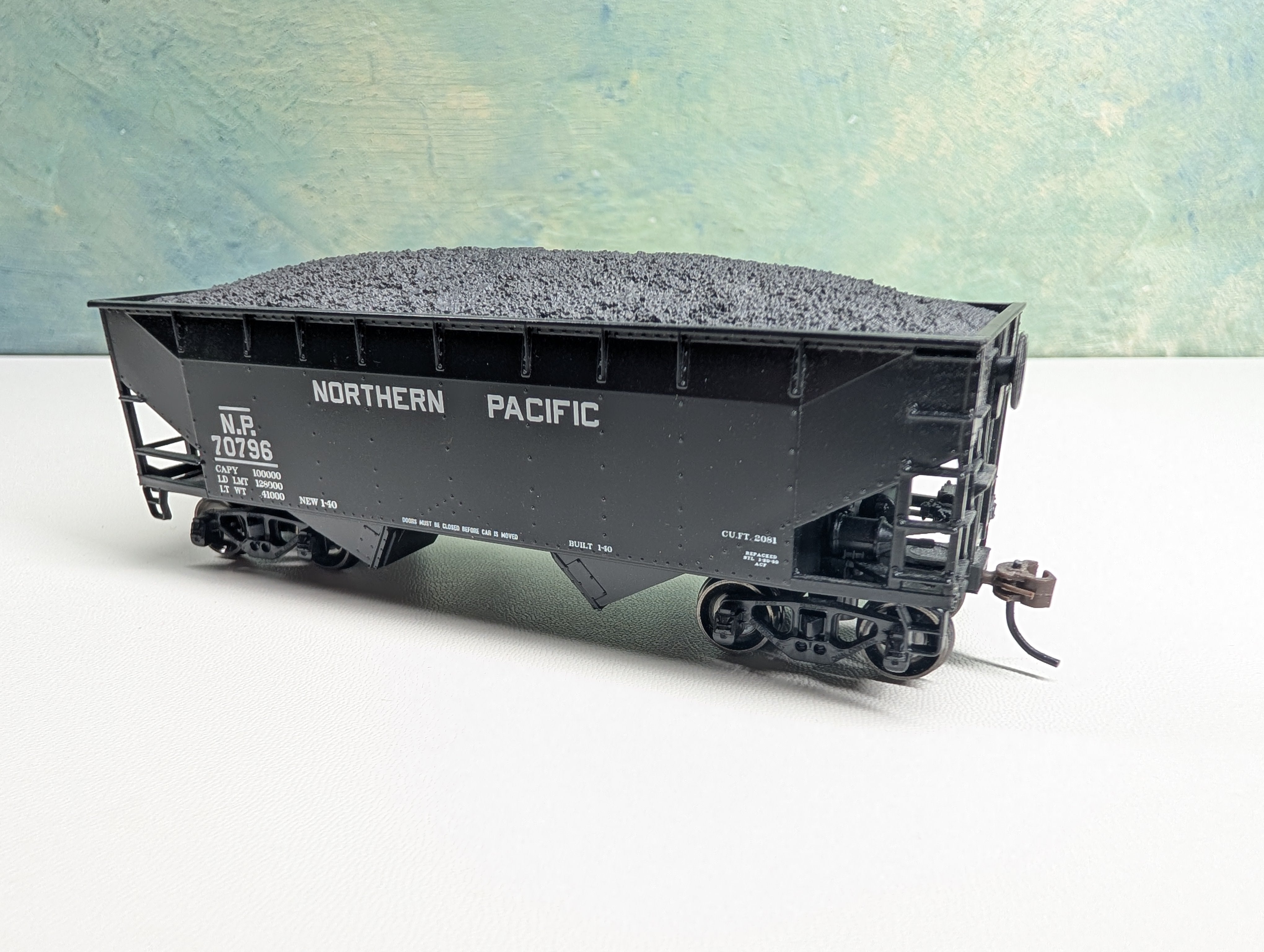 USED Athearn HO Scale 2 Bay Coal Hopper Northern Pacific NP #70796 Metal Wheels